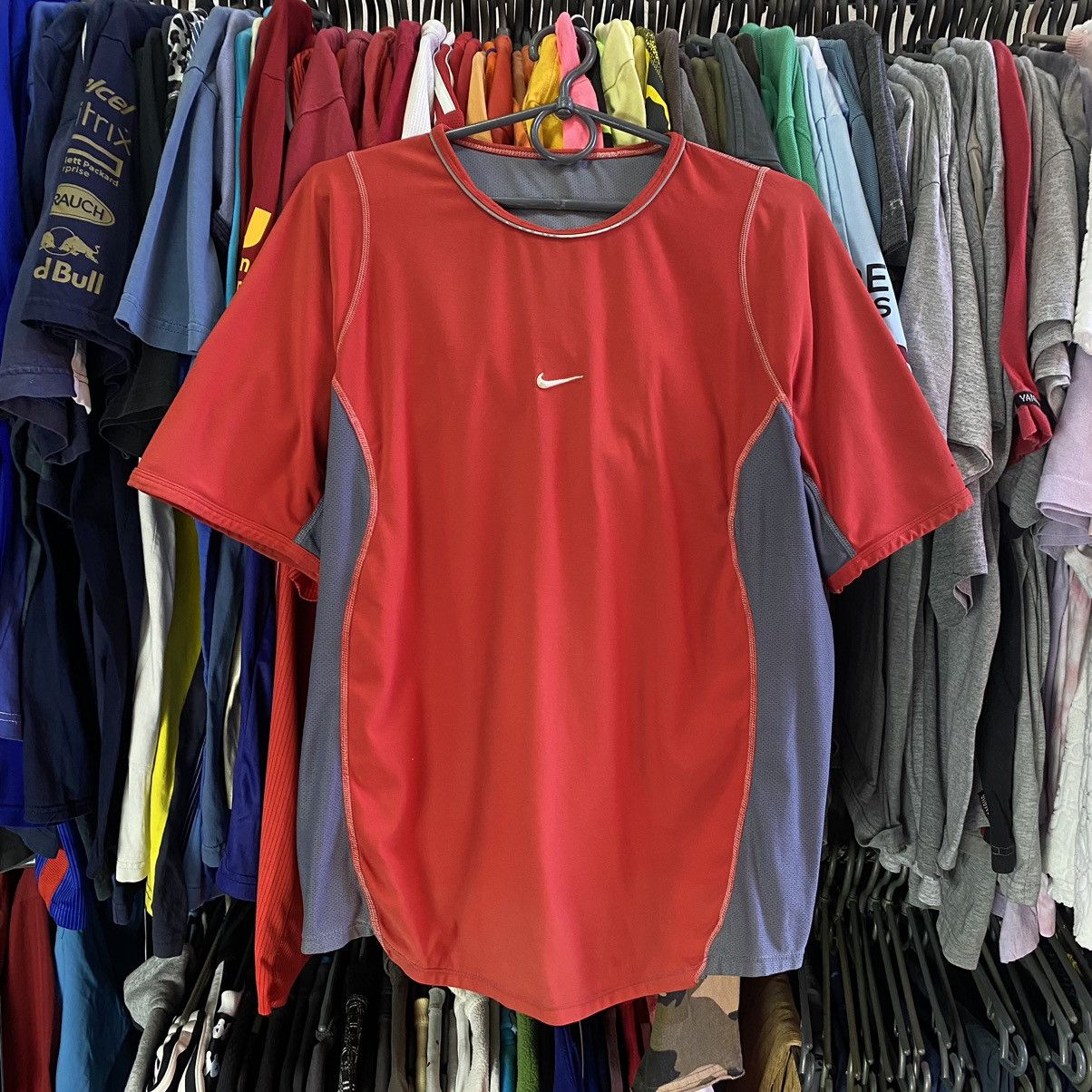 Vintage Vintage Nike Centre Swoosh Termo Dri fit tee Size US S / EU 44-46 / 1 - 1 Thumbnail