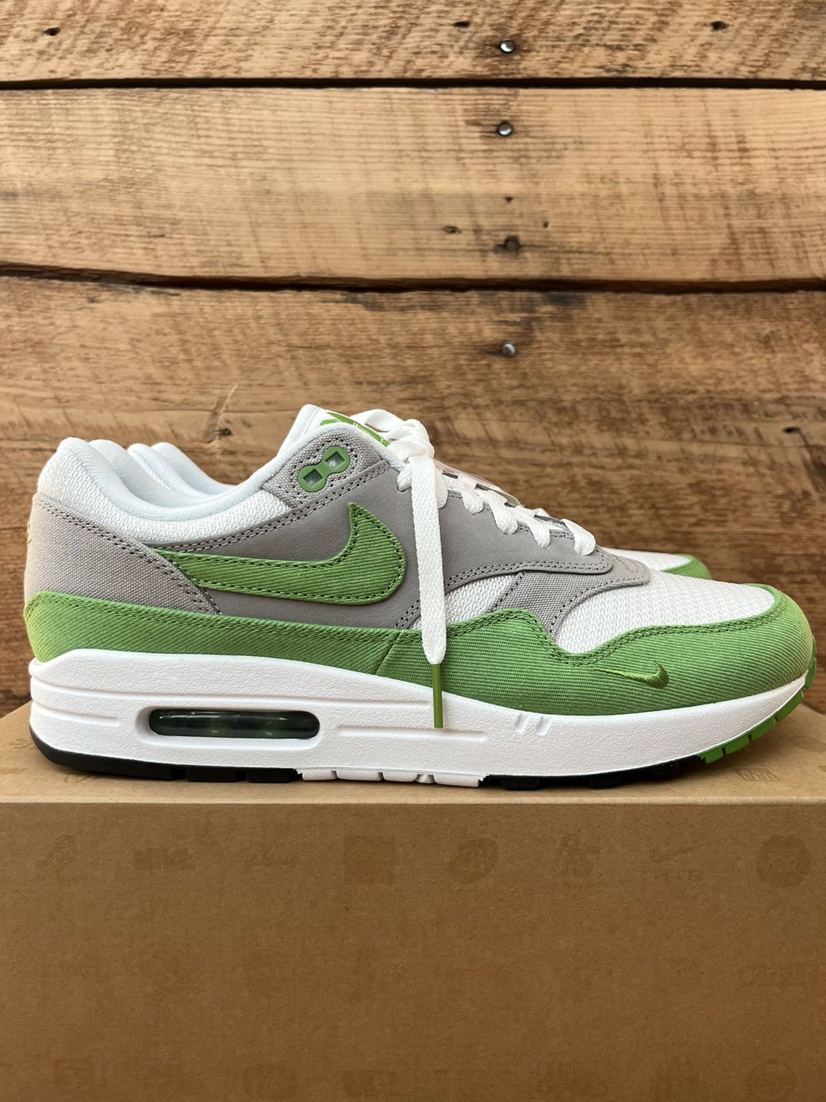 Nike × Patta Nike x Patta Air Max 1 Chlorophyll 20th Anniversary 2024 Size US 10 / EU 43 - 9 Thumbnail