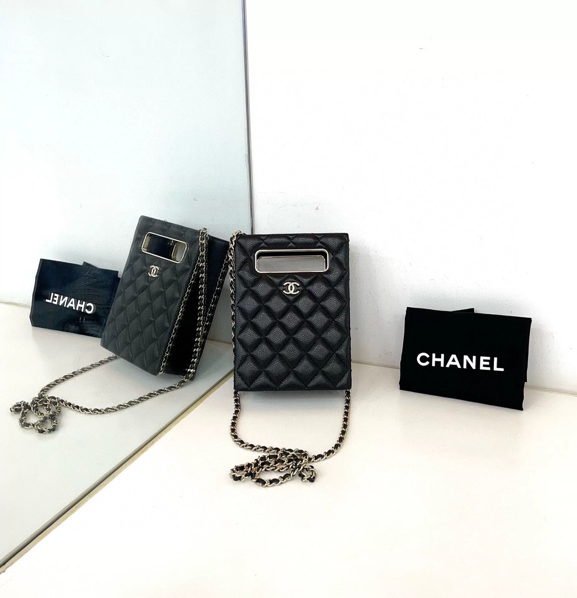 Chanel Pre-loved Bag Very good condition Size ONE SIZE - 1 Thumbnail