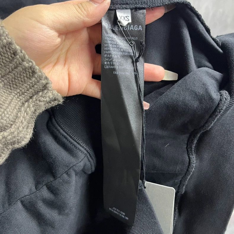 Balenciaga Balenciaga Black logo print ripped hooded long sleeve swea Size US XXS / EU 40 - 4 Thumbnail
