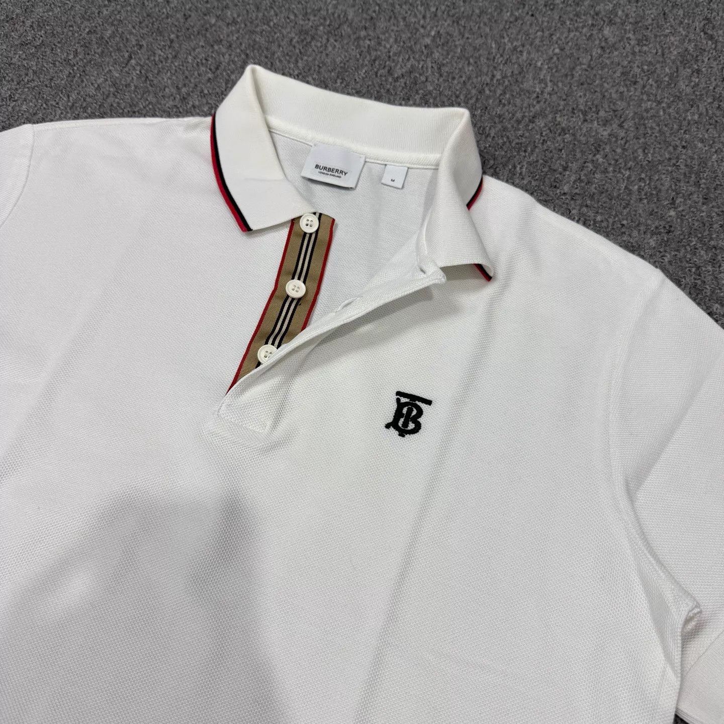 Burberry Burberry White TB Embroidered Short Sleeve Polo M 99 New Size US M / EU 48-50 / 2 - 3 Thumbnail