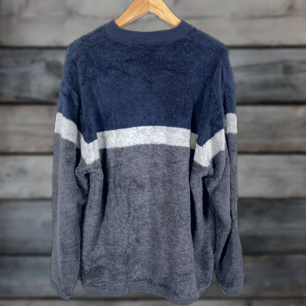 Vintage VINTAGE Bullhead Sweater Men's XL Dark Gray V-Neck Oversized Plush Wool Acrylic Blend Knit 90s Hipster Retro Pullover Shirt/Top Pops Mens Size US XL / EU 56 / 4 - 1 Thumbnail