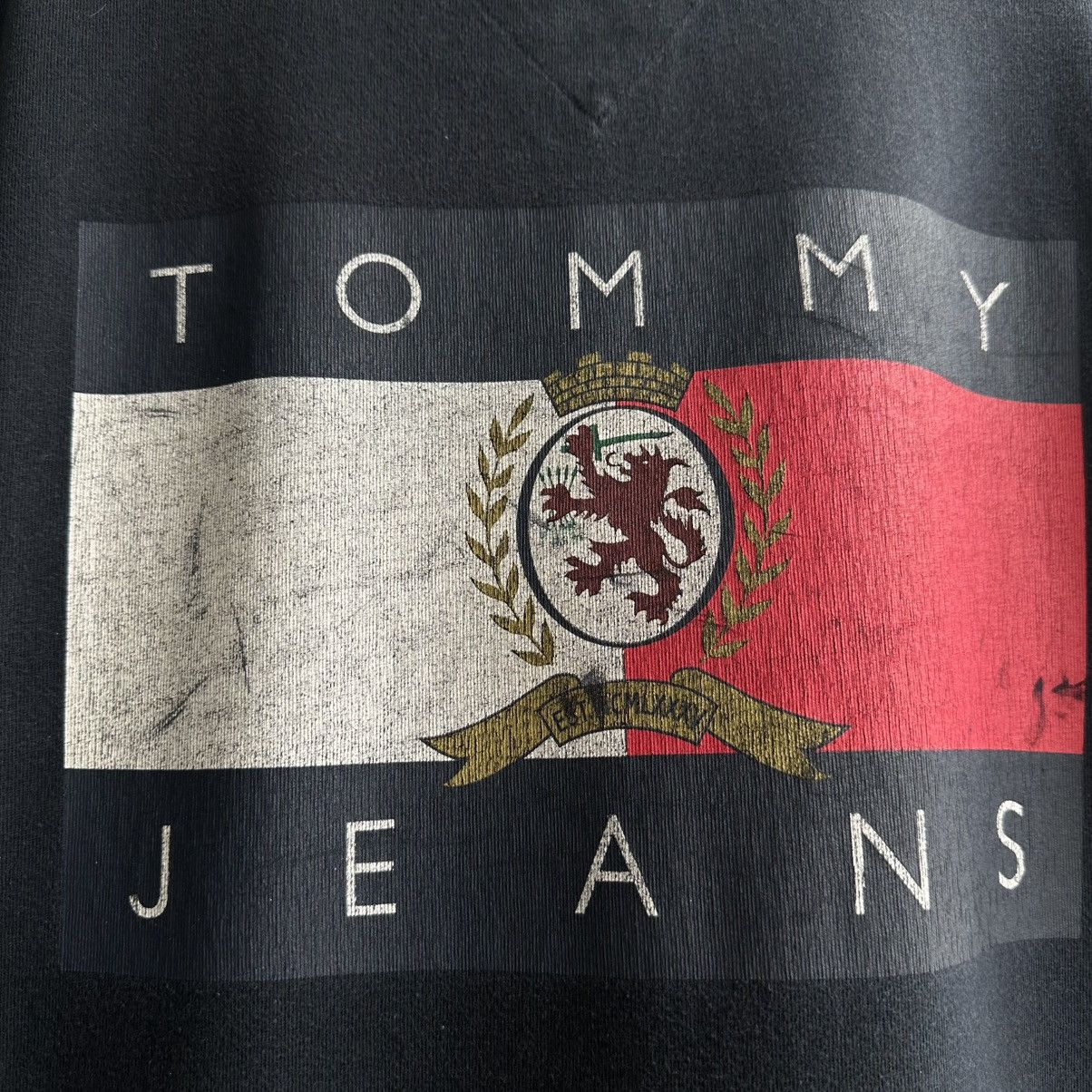 Tommy Hilfiger × Vintage Vintage Tommy Hilfiger Jeans Big Logo Tee Size US S / EU 44-46 / 1 - 3 Thumbnail