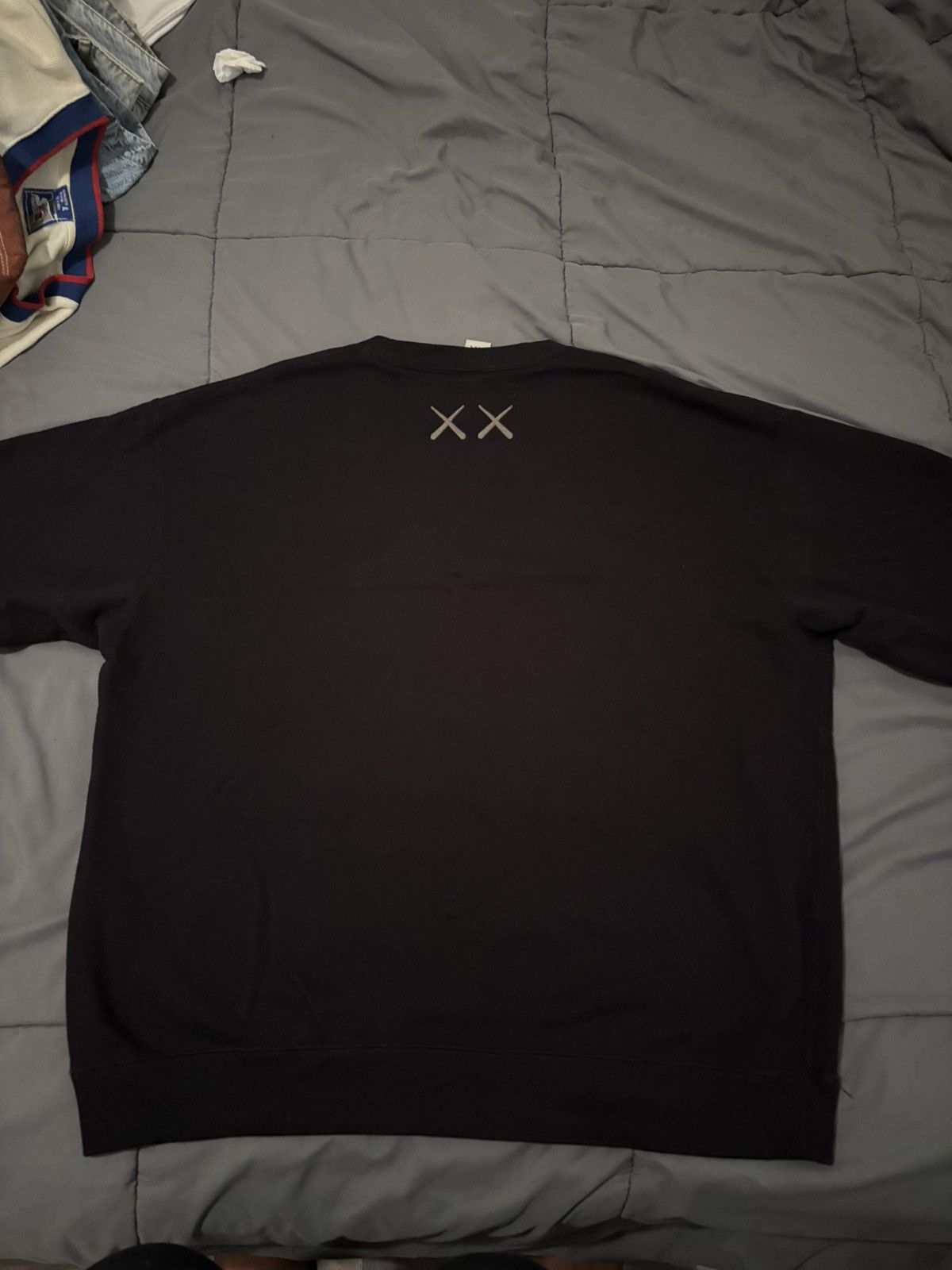 Kaws × Uniqlo Kaws Crewneck Sweater Size US XL / EU 56 / 4 - 2 Thumbnail