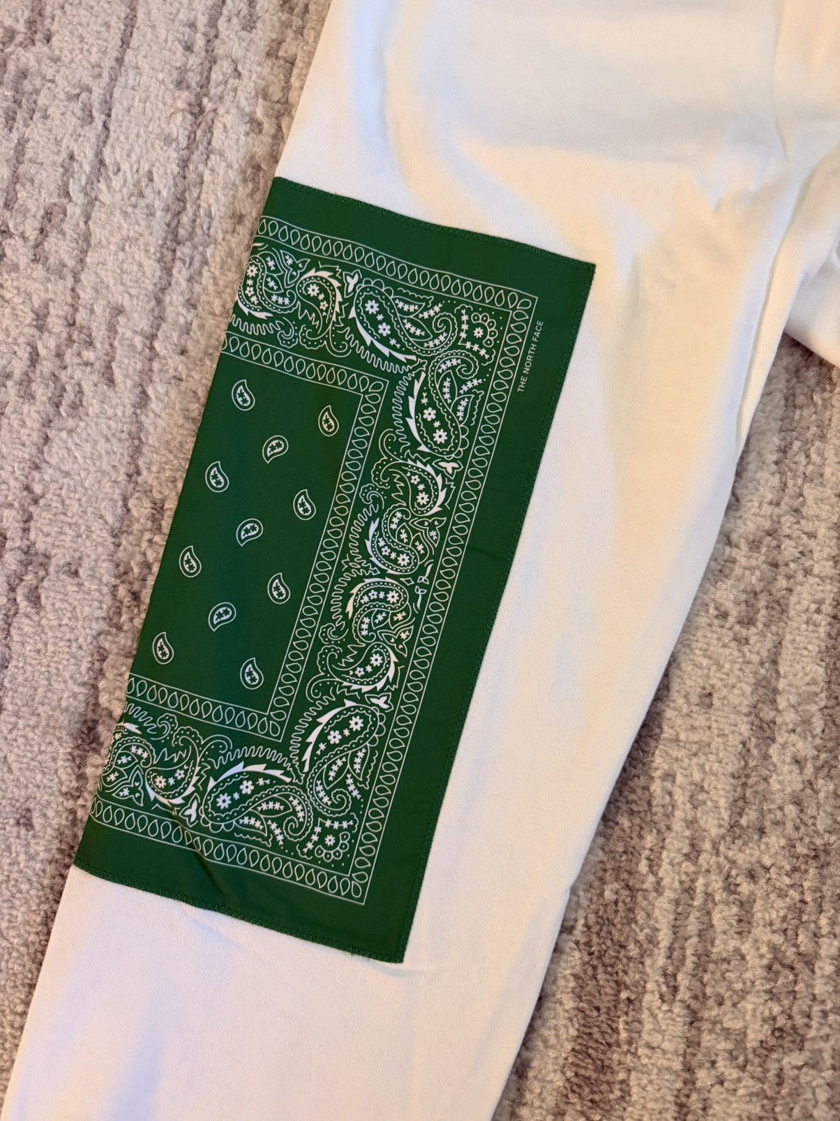 Supreme × The North Face Supreme x The North Face Bandana Sweatpants White Green Size US 30 / EU 46 - 7 Thumbnail