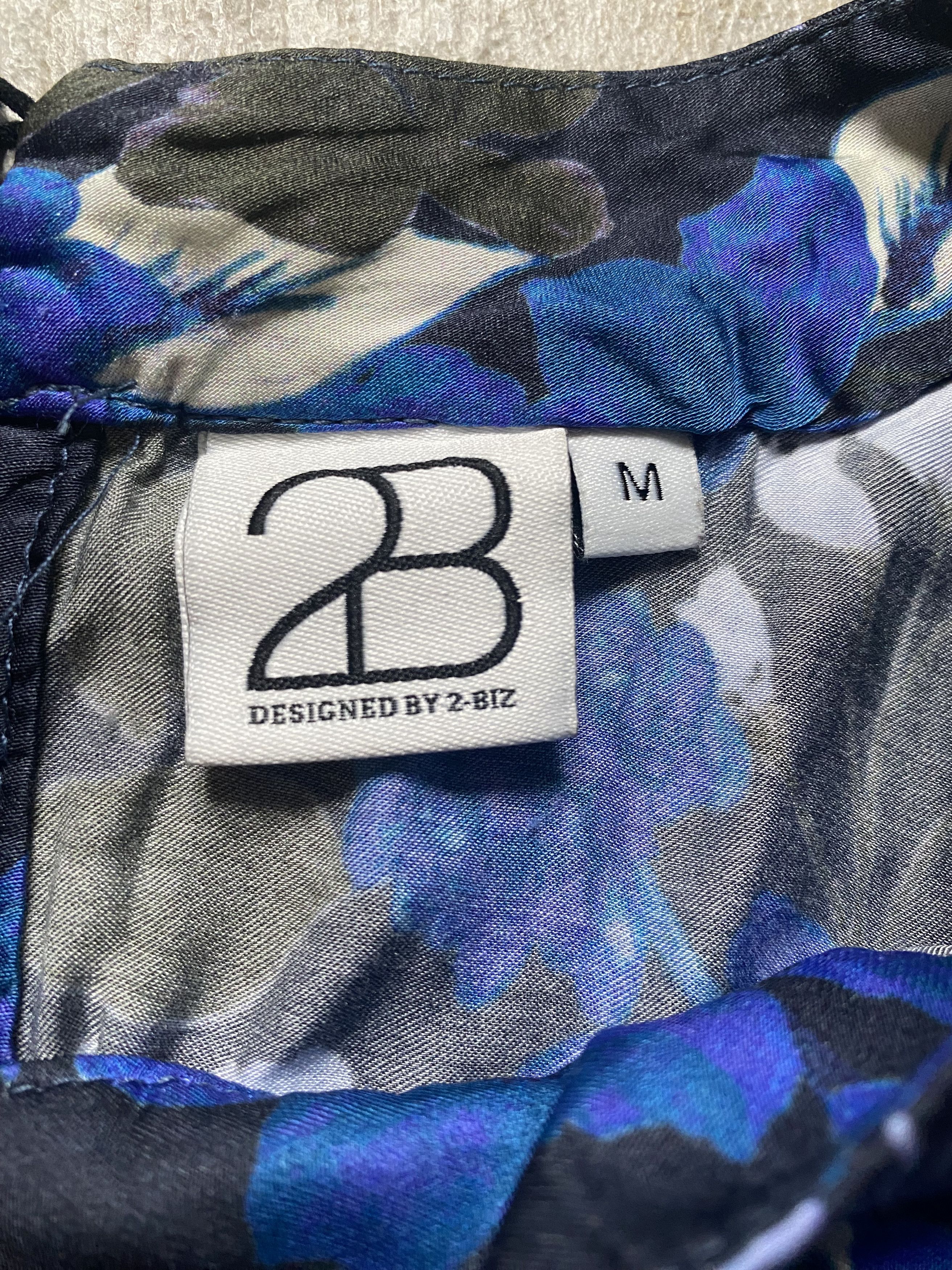 Vintage Silk Blouse – Italy, Black & Blue 2-biz Size M / US 6-8 / IT 42-44 - 2 Thumbnail