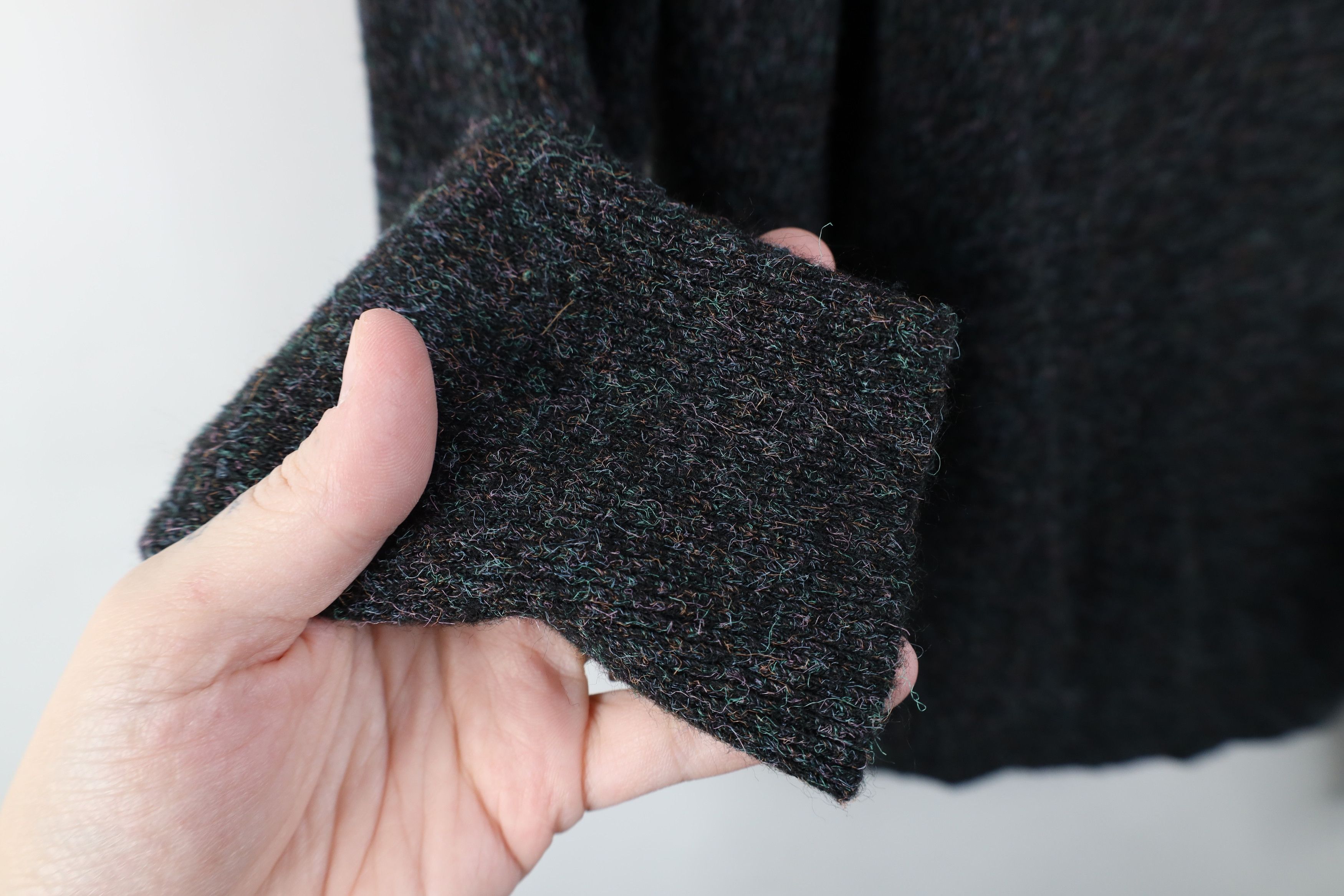 Vintage Vintage 70s Rayon Gabardine Blend Knit V-Neck Sweater USA Size US XL / EU 56 / 4 - 6 Thumbnail