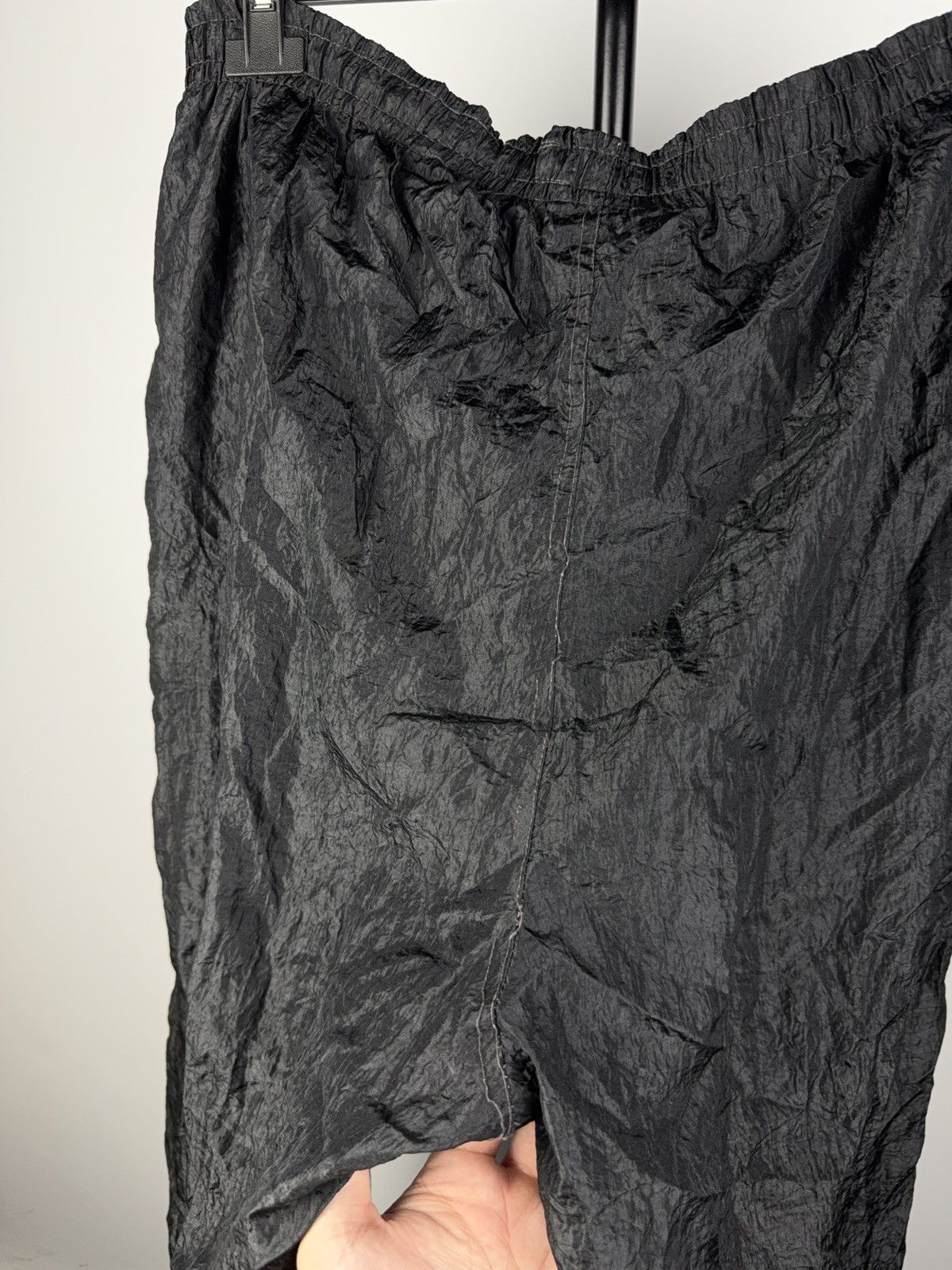 Sergio Tacchini Vintage Sergio Tacchini Crinkle Nylon Track Pants Y2K L Size US 36 / EU 52 - 9 Thumbnail