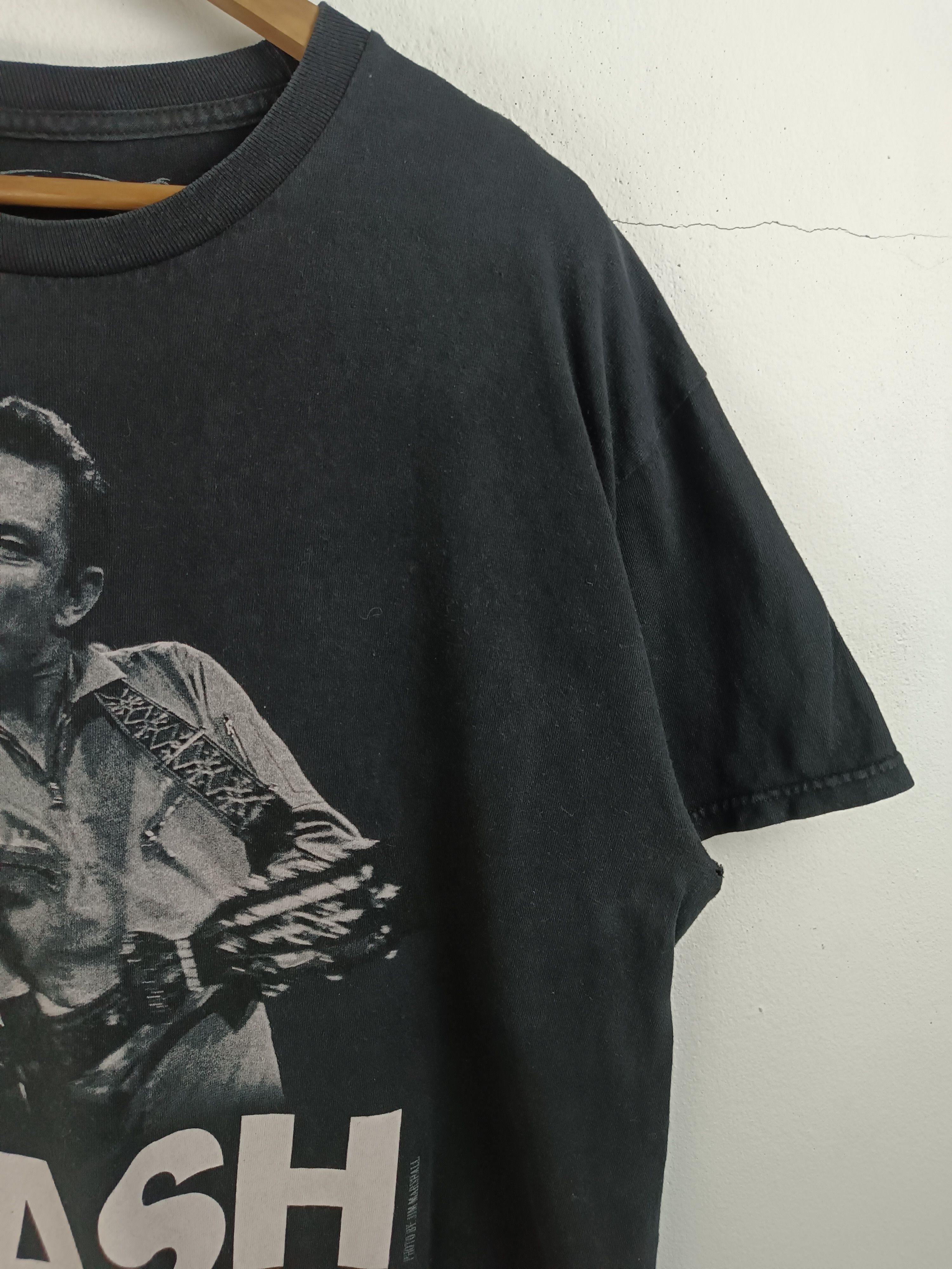 Vintage VINTAGE JOHNNY CASH CLASSIC MIDDLE FINGER TEE dylan neil ant Size US XL / EU 56 / 4 - 6 Thumbnail
