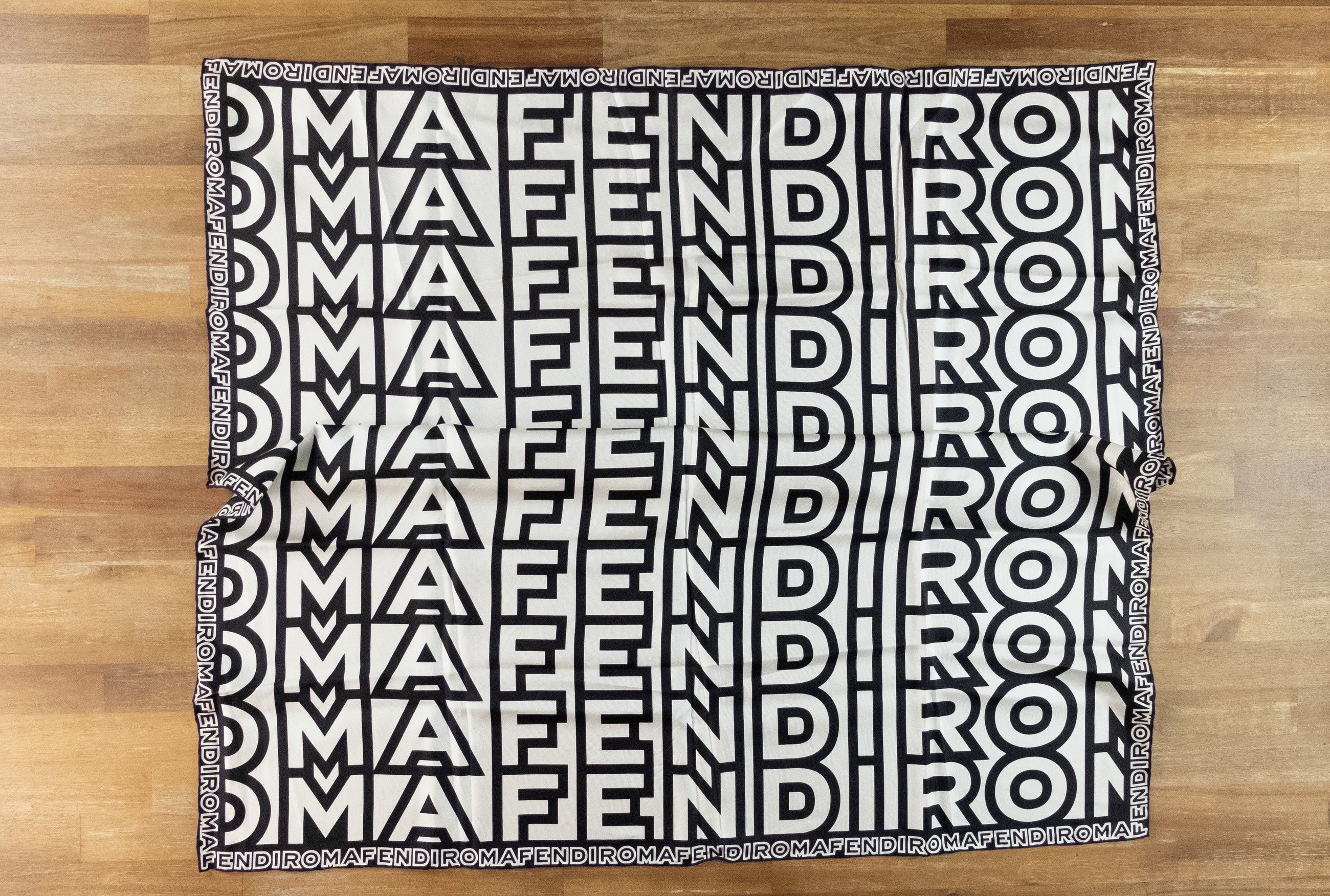 Fendi FENDI x Marc Jacobs black white logo print silk square scarf Size ONE SIZE - 2 Thumbnail