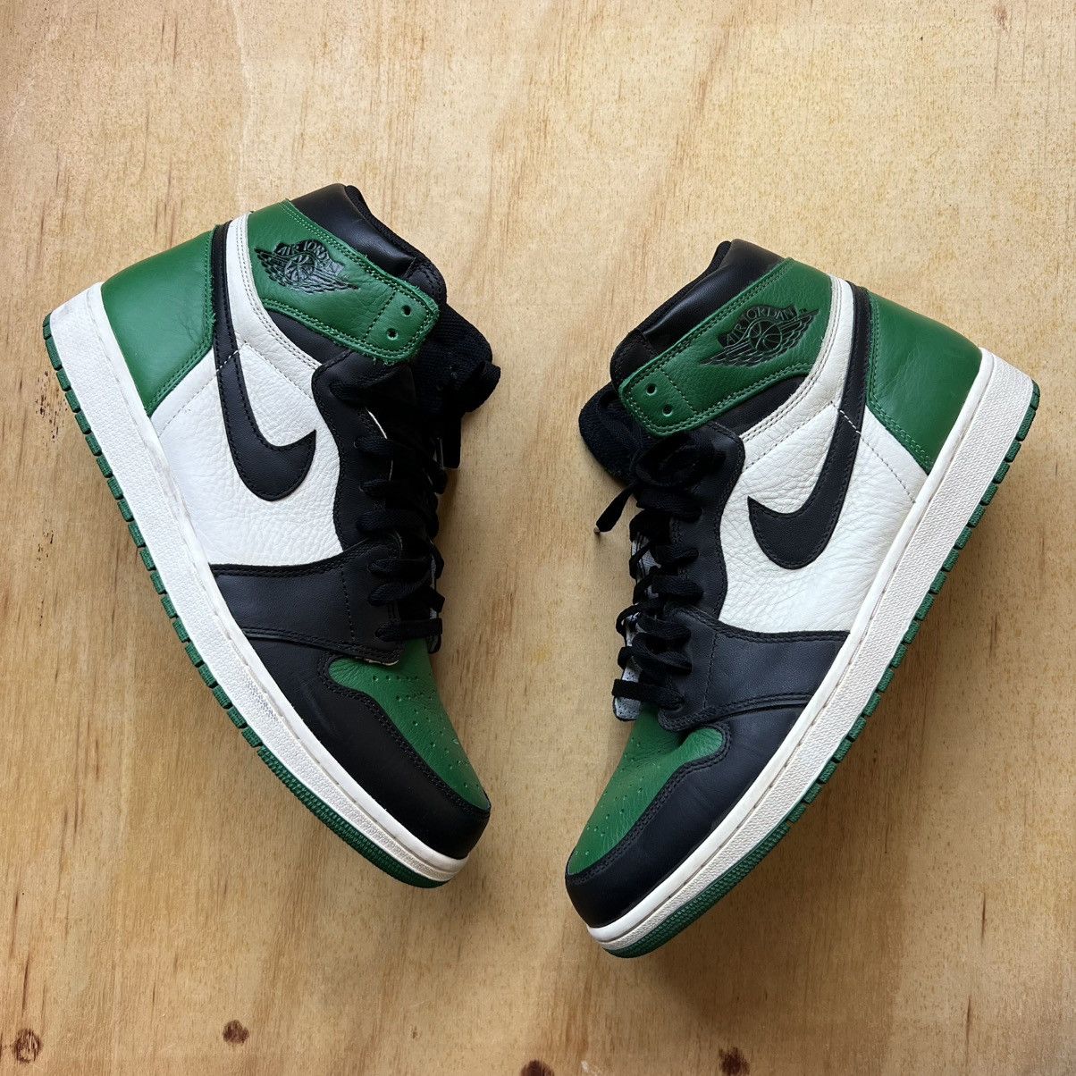 Jordan Brand Air Jordan 1 High Pine Green Size US 14 / EU 47 - 1 Thumbnail