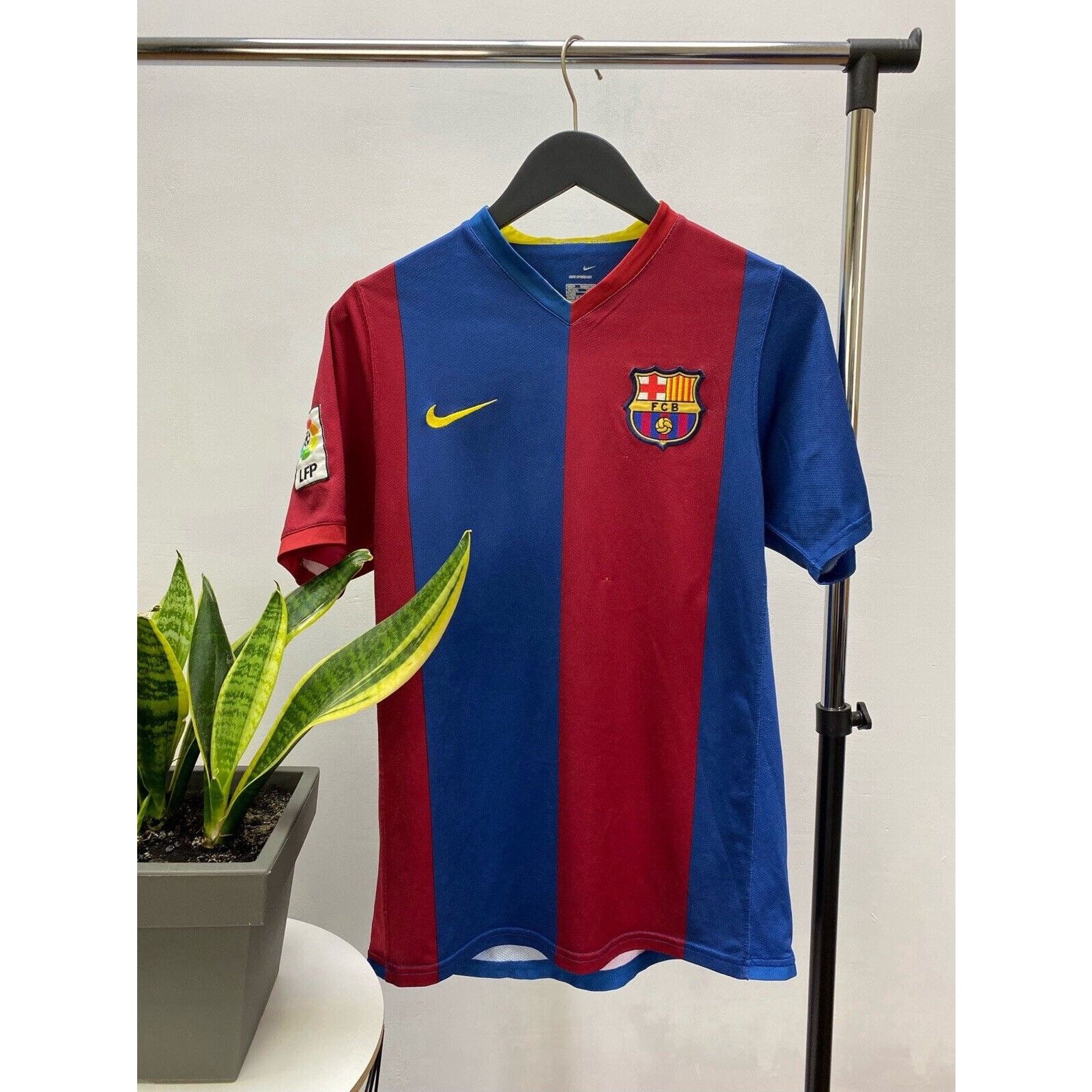 Nike Barcelona 2006/2007 Messi Home Kit Soccer Jersey S