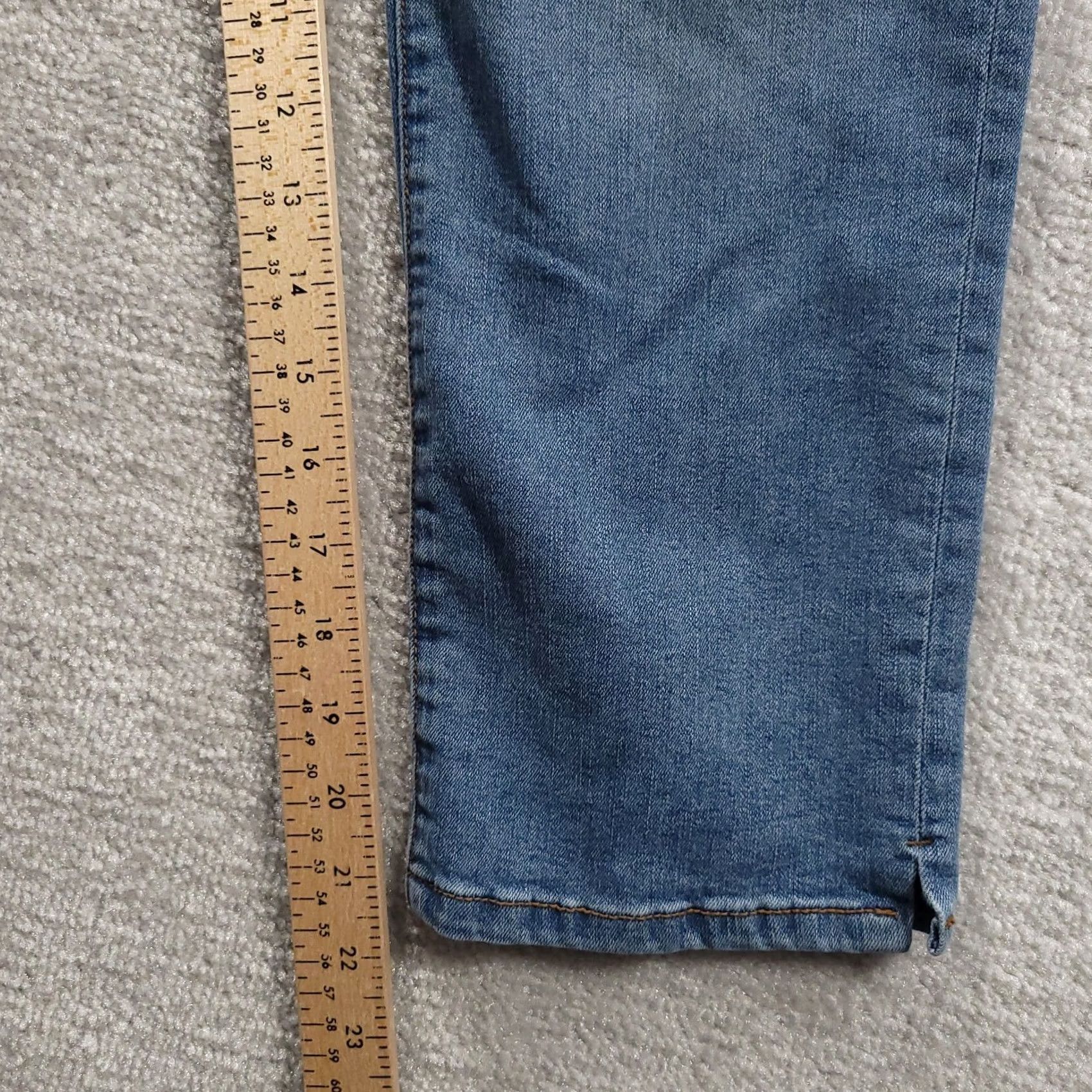 Nine West Nine West Jeans Christie Capri Womens 4 Tapered Stretch Low Rise Medium Wash Capri Jeans Women Regular Size 4 Blue Size 27" / US 4 / IT 40 - 6 Thumbnail