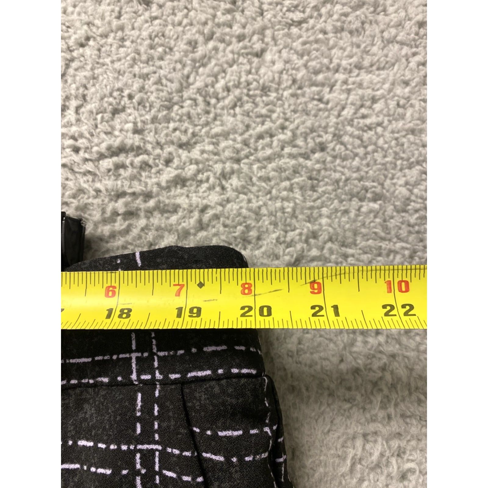 Torrid Torrid Shorts Size 20 Black White Check Polyester Stretch Button 8 Inseam Regular Mid Rise 40 in Waist NWT / 121-47 Size 42" / US 20 - 3 Thumbnail