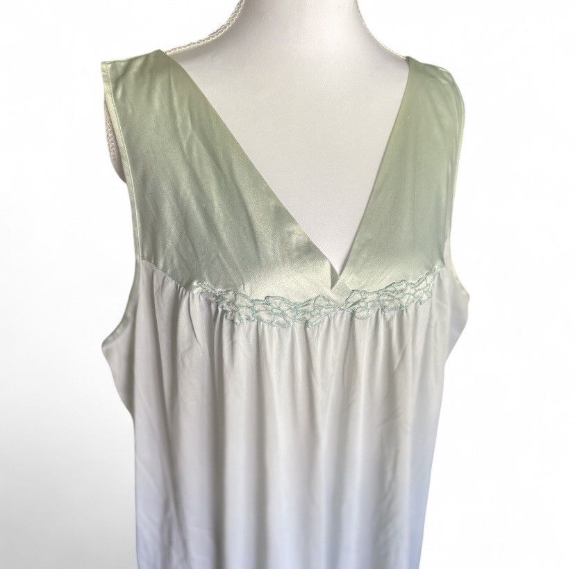 Other Vintage Vanity Fair Blue Embroidered Floral Slip Dress Sz XL Size ONE SIZE - 1 Thumbnail
