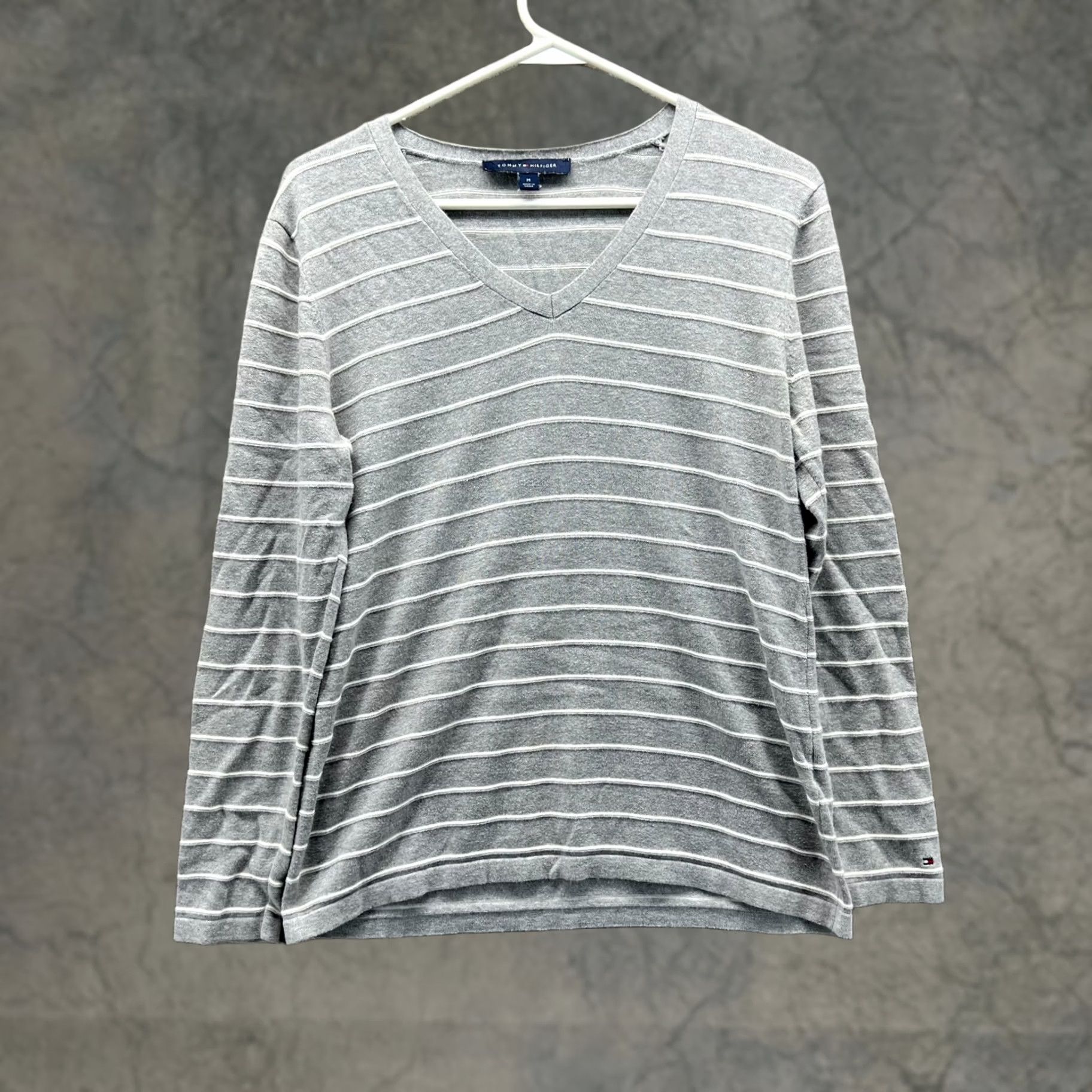 Tommy Hilfiger Tommy Hilfiger Sweater Women Medium Gray V-Neck Pullover Fleece Striped Logo Shirt Ladies Pullover All Seasons 90s Vintage? Size M / US 6-8 / IT 42-44 - 1 Thumbnail