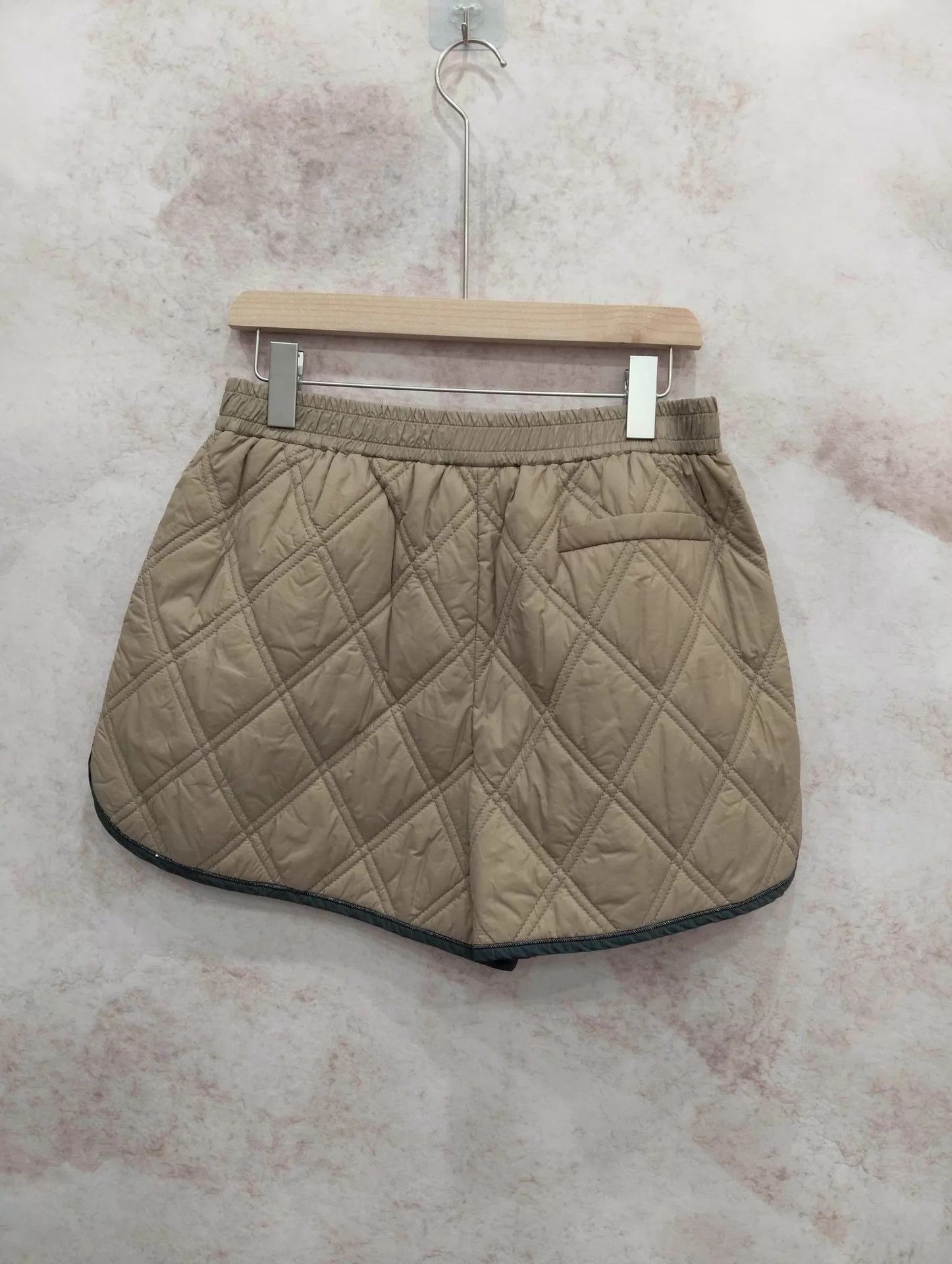 Brunello Cucinelli Brunello Cucinelli Khaki Shorts 42 Size 28" / US 6 / IT 42 - 2 Thumbnail