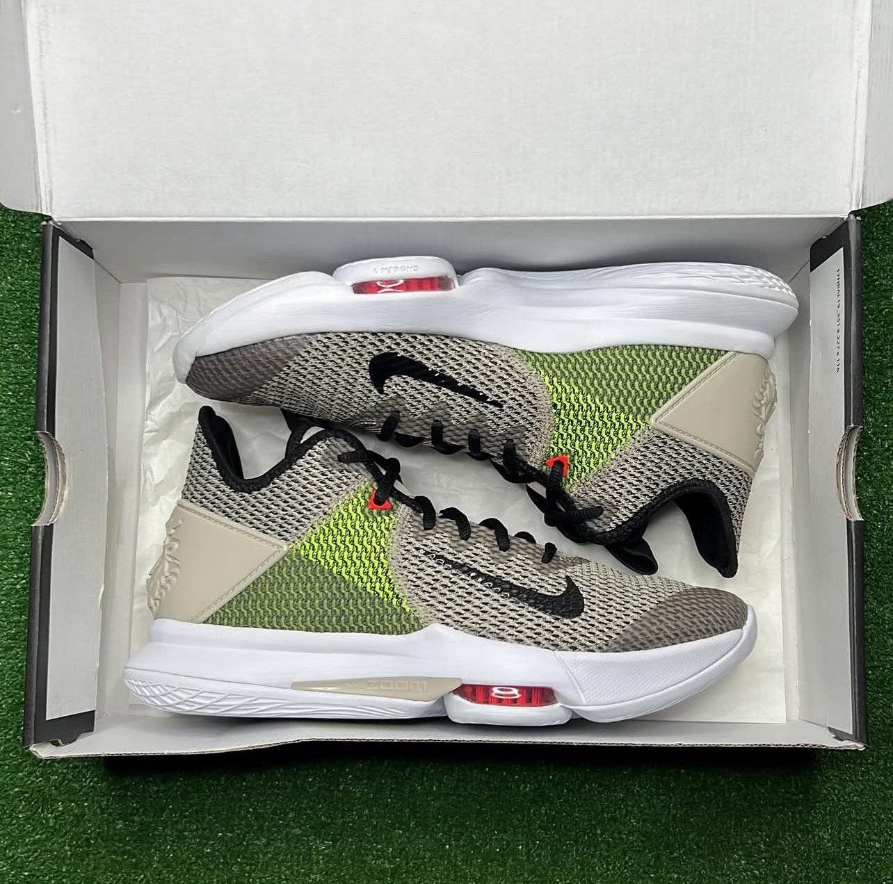 Nike LeBron Witness 4 ‘String Volt’ Size US 9.5 / EU 42-43 - 2 Thumbnail