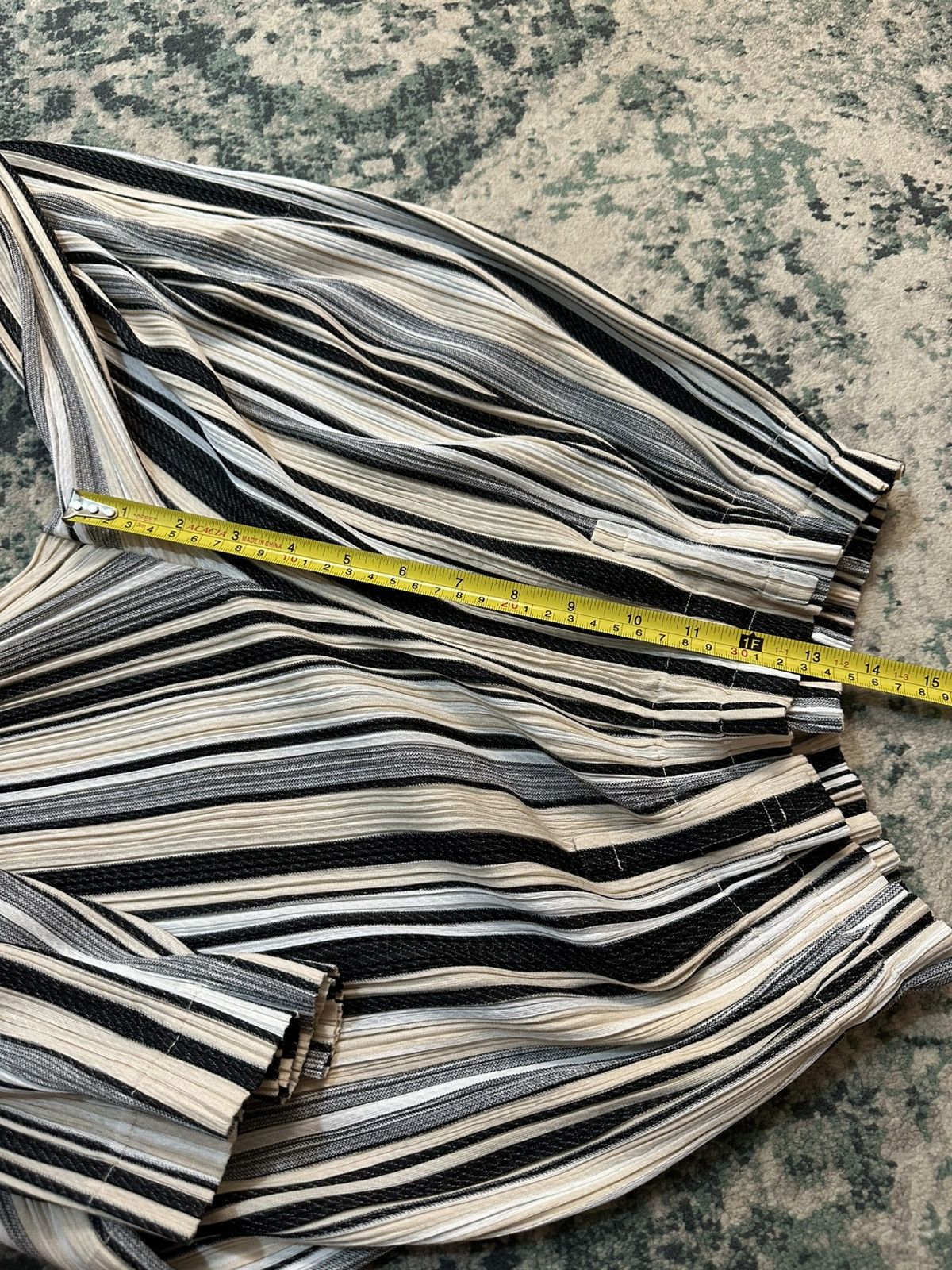 Homme Plisse Issey Miyake Pleats Please Issey Miyake Vertical Stripe Pant Size US 34 / EU 50 - 7 Thumbnail