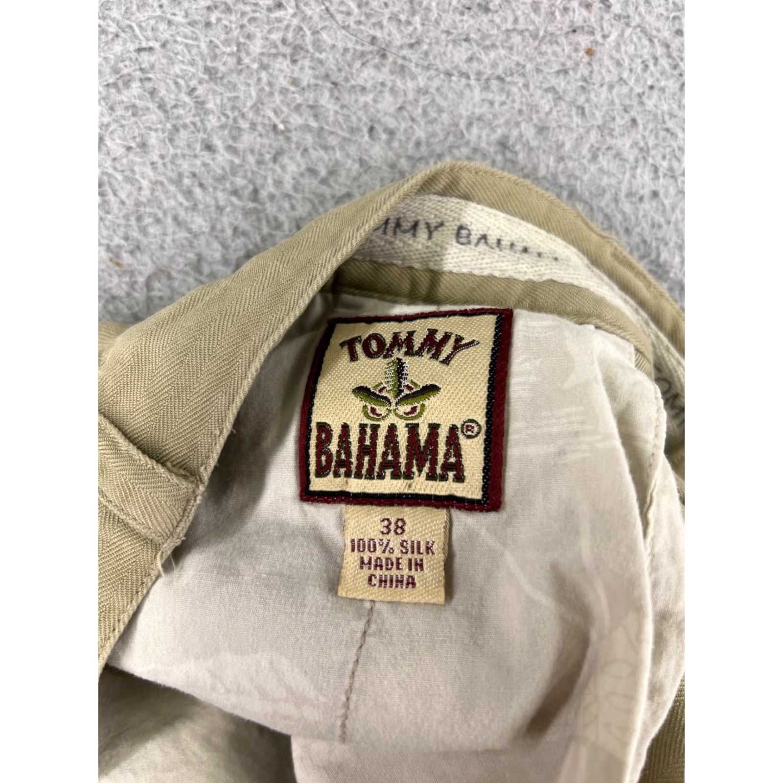 Tommy Bahama Tommy Bahama Shorts Men 38 Beige Pleated Bermuda Silk Blend Casual Cargo Pockets 9in Inseam Beach Aloha Mens Size US 38 / EU 54 - 7 Thumbnail