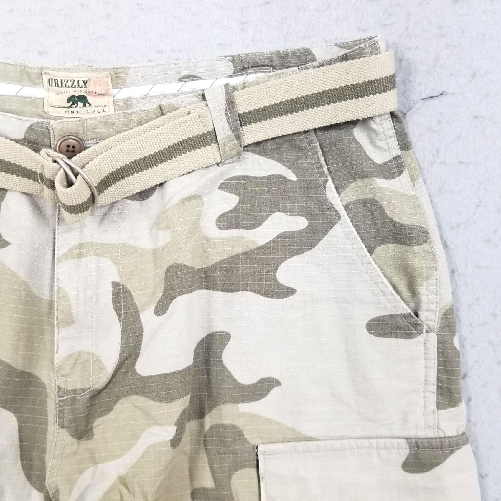 Vintage Grizzly Cargo Shorts Mens 36 Beige Camo Ripstop Outdoor Hiking Belted Cotton Size US 36 / EU 52 - 3 Thumbnail