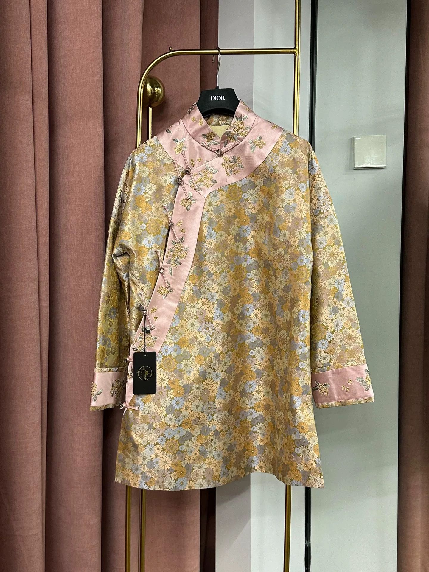 Shanghai Tang New Chinese-style Embroidered Coat Size M / US 6-8 / IT 42-44 - 1 Thumbnail