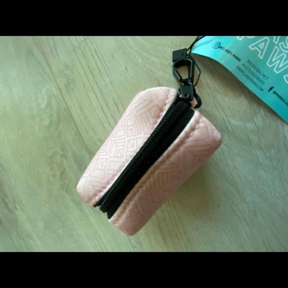 Designer Classy Paws Pink Patterned Dog Poop Bag Size ONE SIZE - 2 Thumbnail