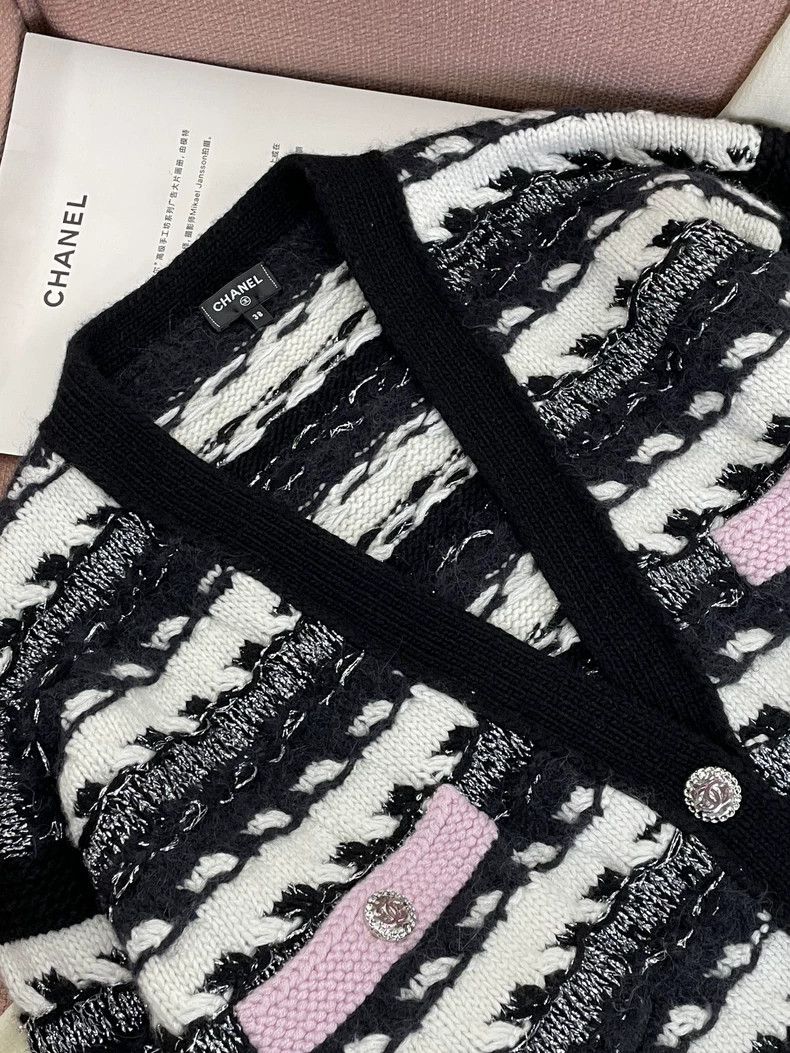 Chanel Chanel 22B pink and black striped cashmere cardigan jacket Size XS / US 0-2 / IT 36-38 - 2 Thumbnail