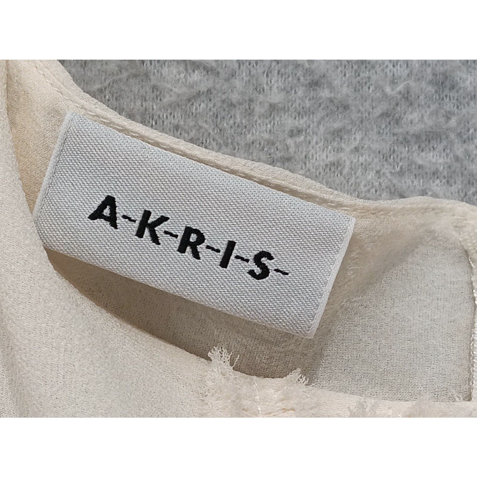 Akris Akris Blouse Top Women's 12 Beige 100% Silk Pleated Scoop Neck Sleeveless Pullover Size XL / US 12-14 / IT 48-50 - 3 Thumbnail