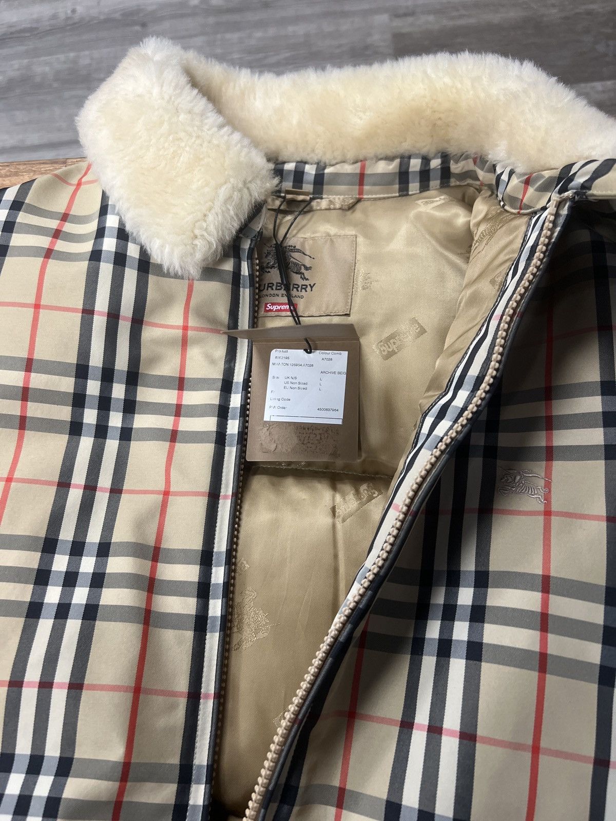 Burberry × Supreme Supreme Burberry Shearling collar down puffer jacket Size US L / EU 52-54 / 3 - 6 Thumbnail