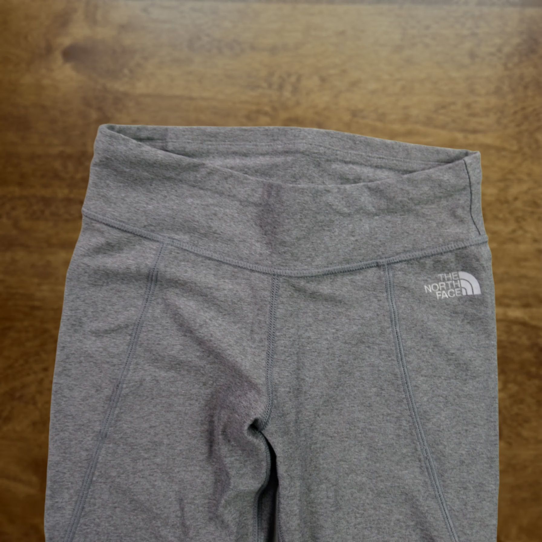 The North Face The North Face Leggings Womens XS Tapered Leg Stretch Lightweight Casual Workout Gray Polyester Blend Spandex Knit Inseam 28 in Ankle Pockets Outdoor Size 26" / US 2 / IT 38 - 1 Thumbnail