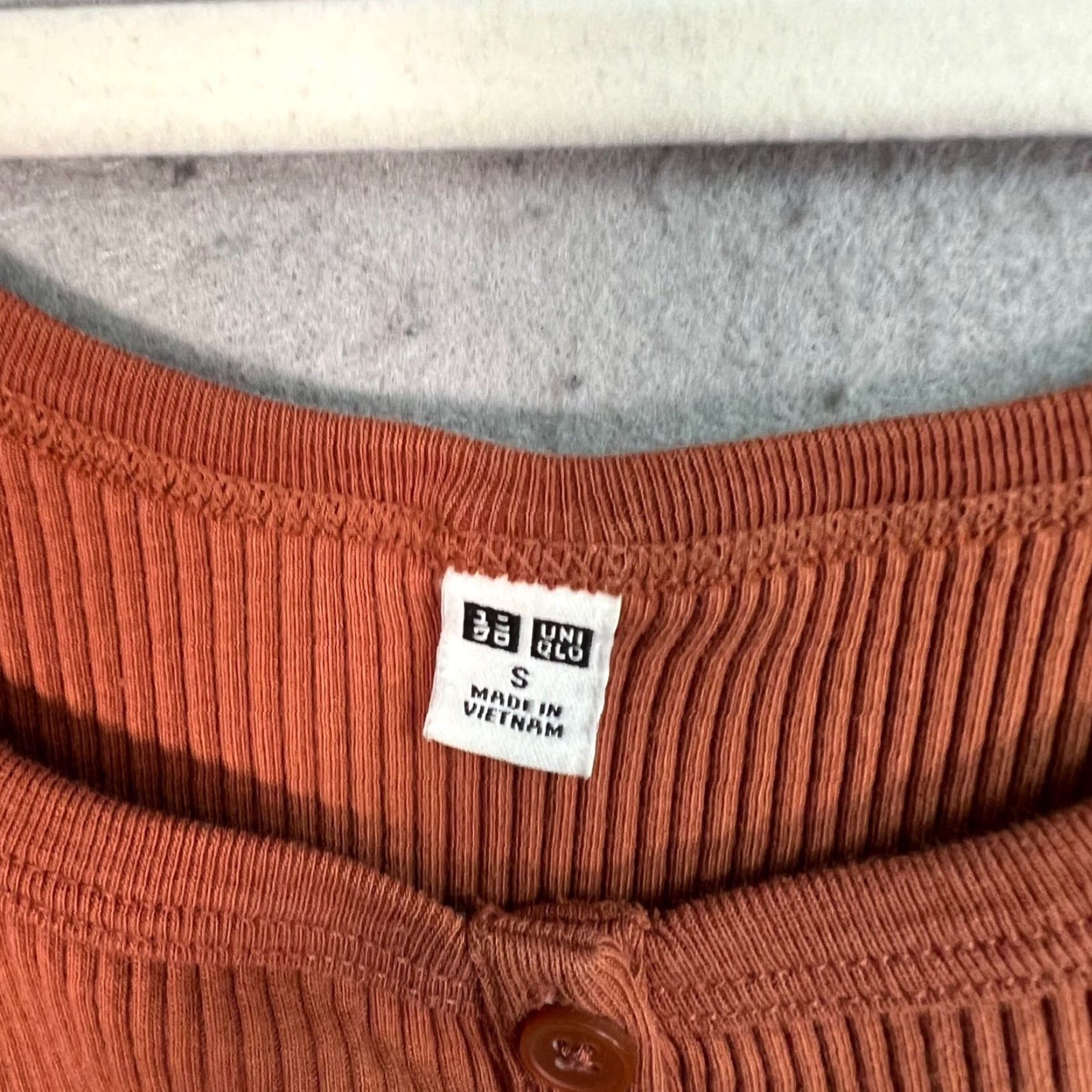 Uniqlo Uniqlo Womens Small Ribbed Rust Orange Henley Tank Top Shirt Tank Adult Womens Small Orange Cotton Cotton Blend Casual Sleeveless Spring Summer Womens Size S / US 4 / IT 40 - 3 Thumbnail