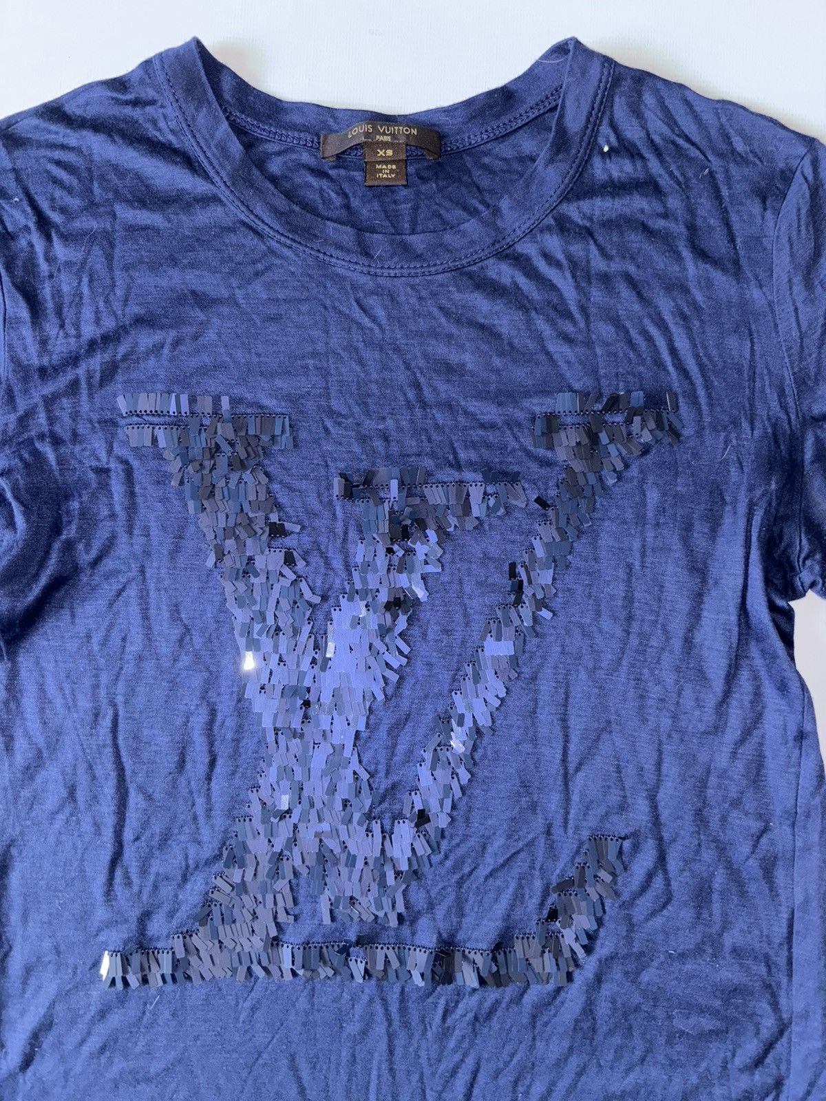 Louis Vuitton Louis Vuitton LV silk tshirt Size XS / US 0-2 / IT 36-38 - 2 Thumbnail