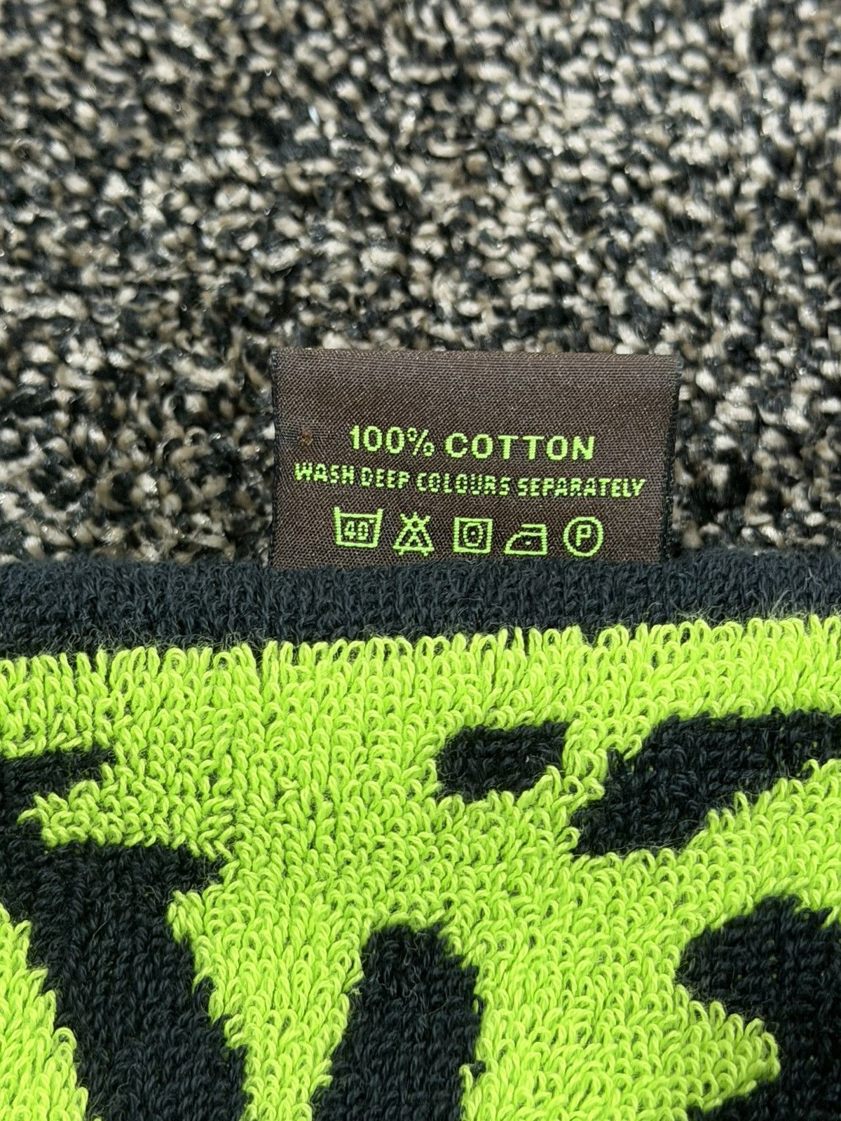 Louis Vuitton × Stephen Sprouse Louis Vuitton x Stephen Sprouse FW08 Graffiti Gym Towel Size ONE SIZE - 8 Thumbnail