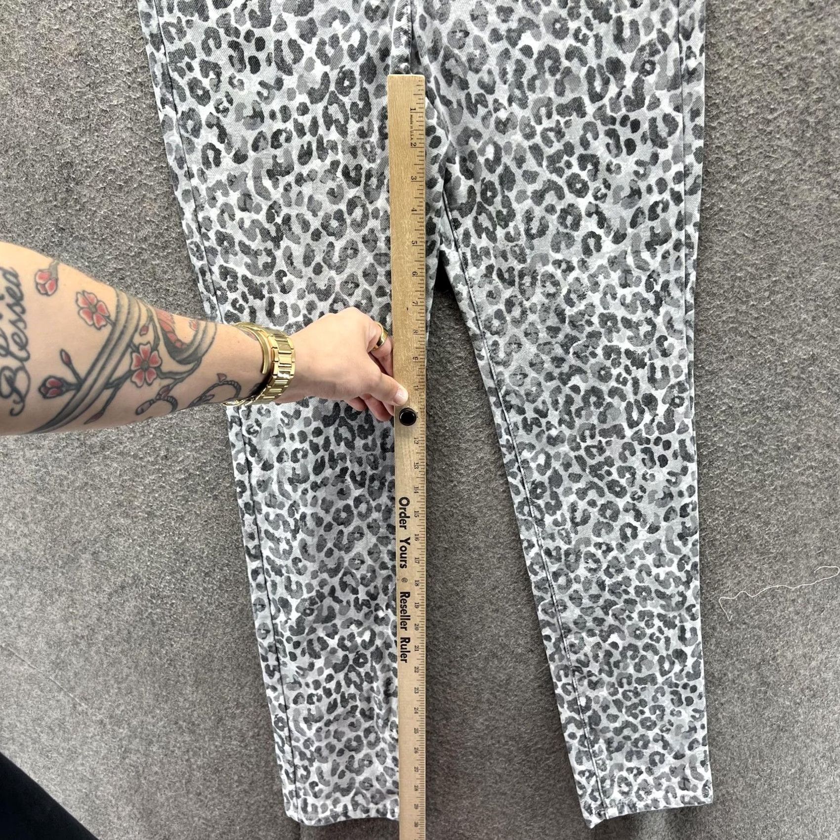 J.McLaughlin J. McLaughlin Jeans Womens 6 Gray Leopard Animal Print Skinny Ankle Denim Pants Size 28" / US 6 / IT 42 - 7 Thumbnail