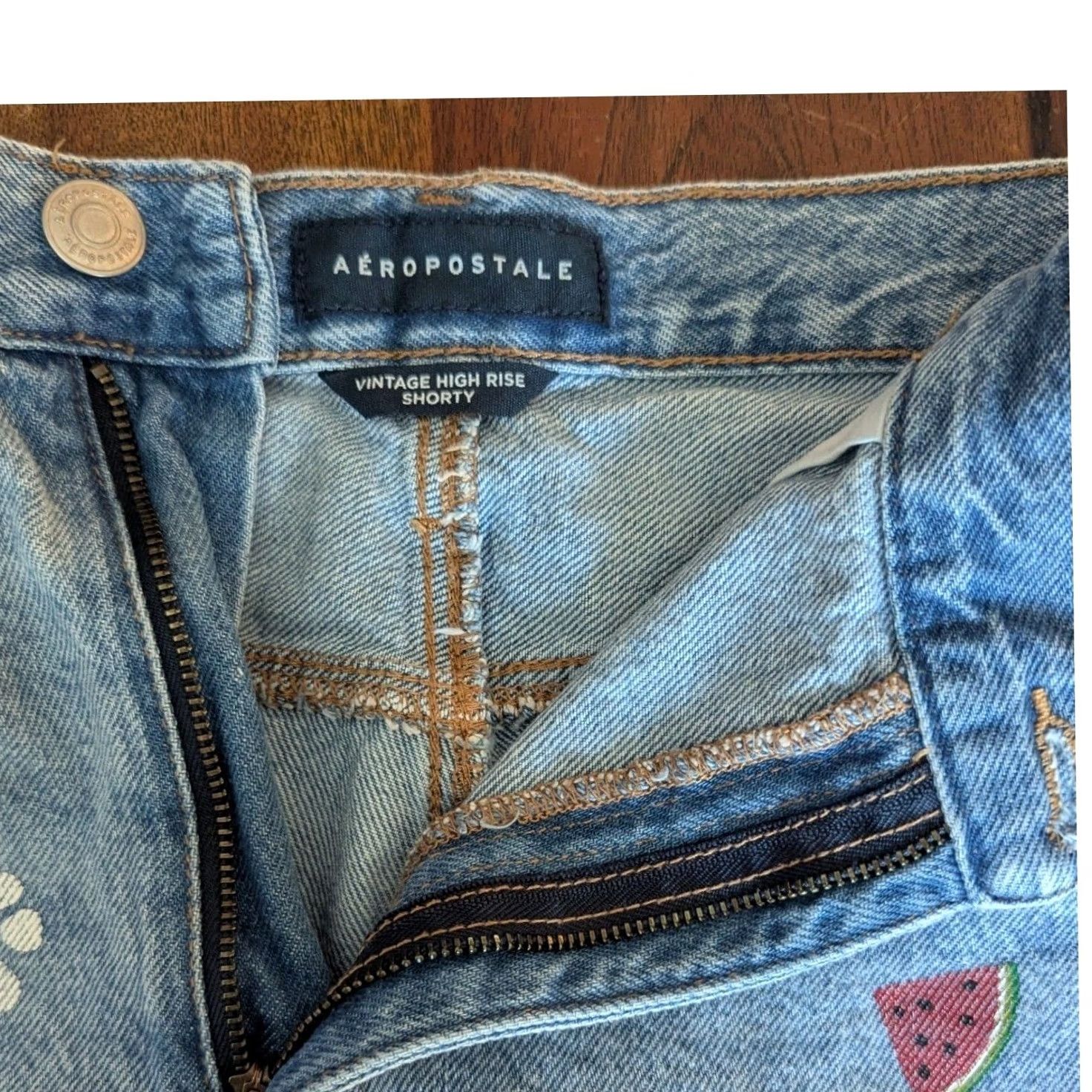 Aeropostale Aeropostale Shorts Vintage High Rise Shorty Daisy Watermelon Embroidered Raw Hem Sz 14W Blue 14W Womens Shorts Size 24" / US 00 / IT 34 - 7 Thumbnail