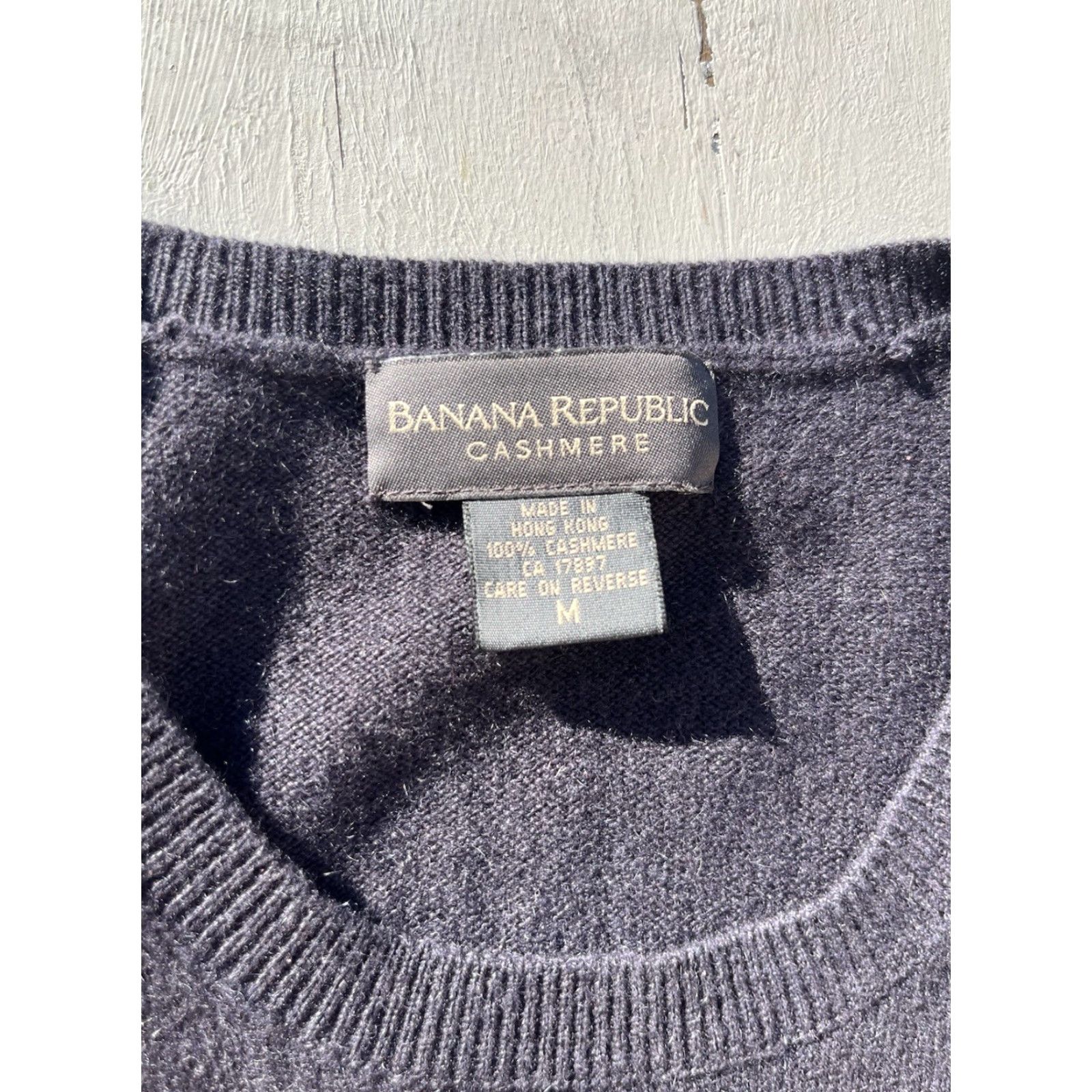 Banana Republic VINTAGE not applicable, so: Banana Republic Sweater Women's Blue Solid M Cashmere Pullover Knit Casual City Size M / US 6-8 / IT 42-44 - 2 Thumbnail