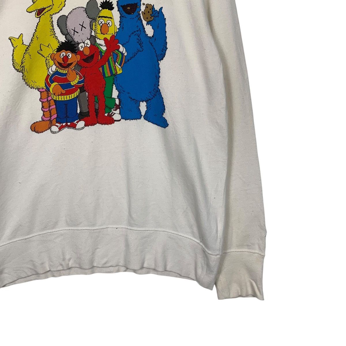Kaws × Uniqlo UT X KAWS SESAME STREET Graphics Sweatshirt #1584-C71 Size US M / EU 48-50 / 2 - 4 Thumbnail