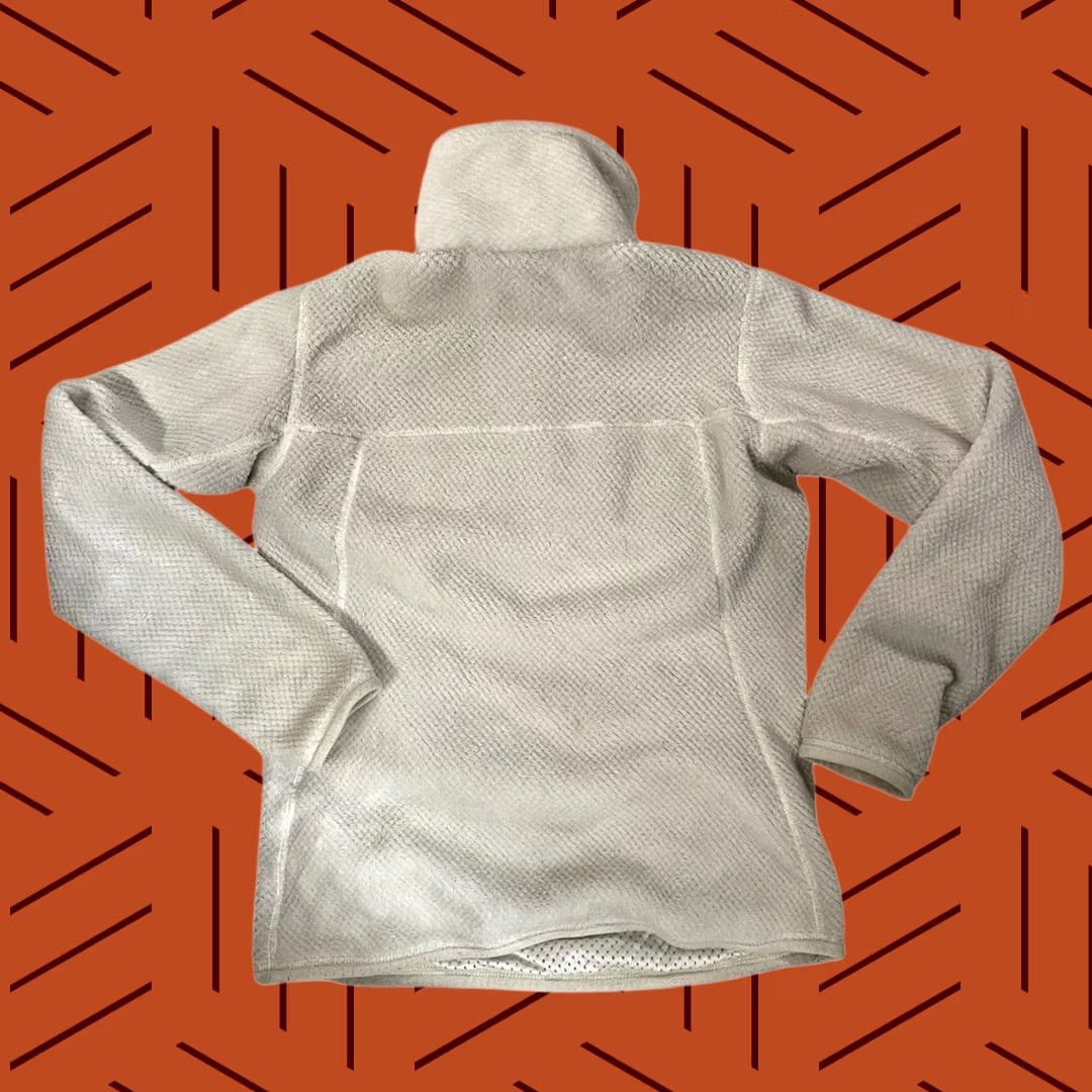 Patagonia VINTAGE Patagonia Women's Re-Tool Snap-T Pullover Shirt XS White Beige Mens? Womens? Size XS / US 0-2 / IT 36-38 - 1 Thumbnail