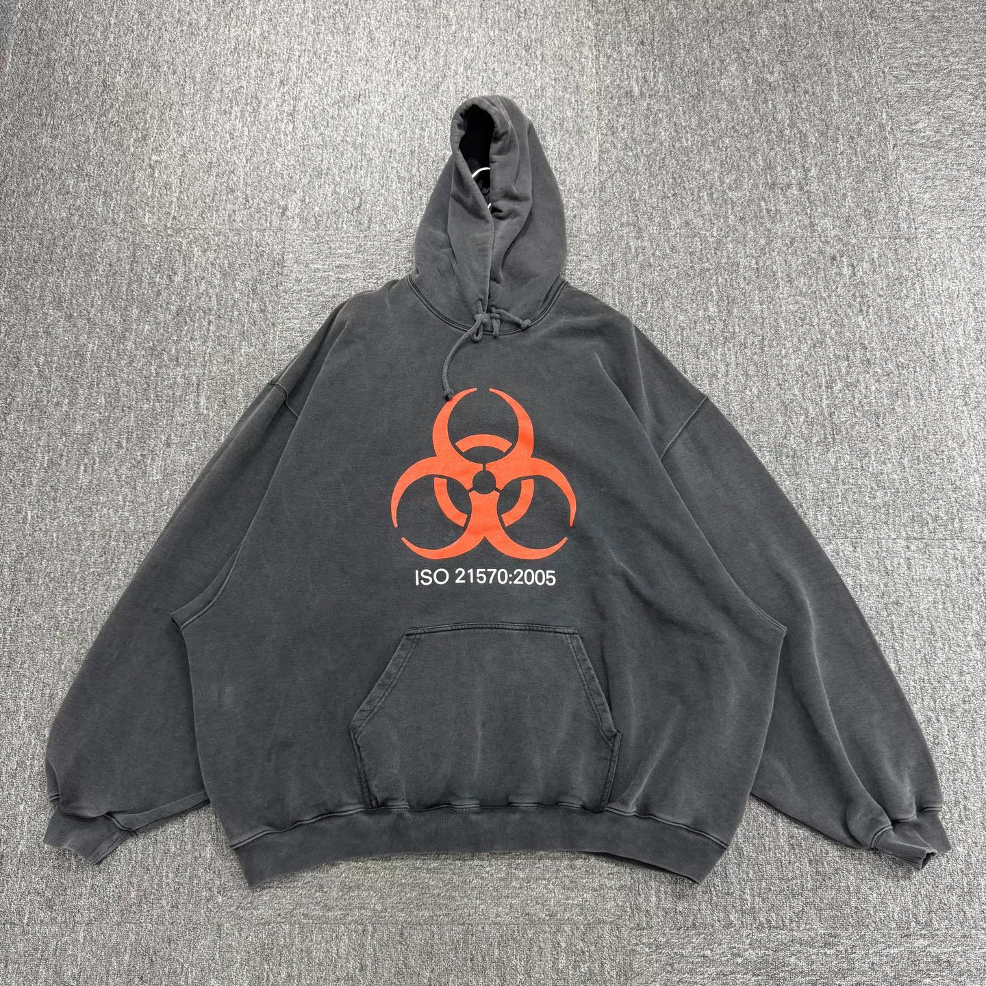 Vetements Vetements Biohazard Print Hoodie Size US XL / EU 56 / 4 - 1 Thumbnail
