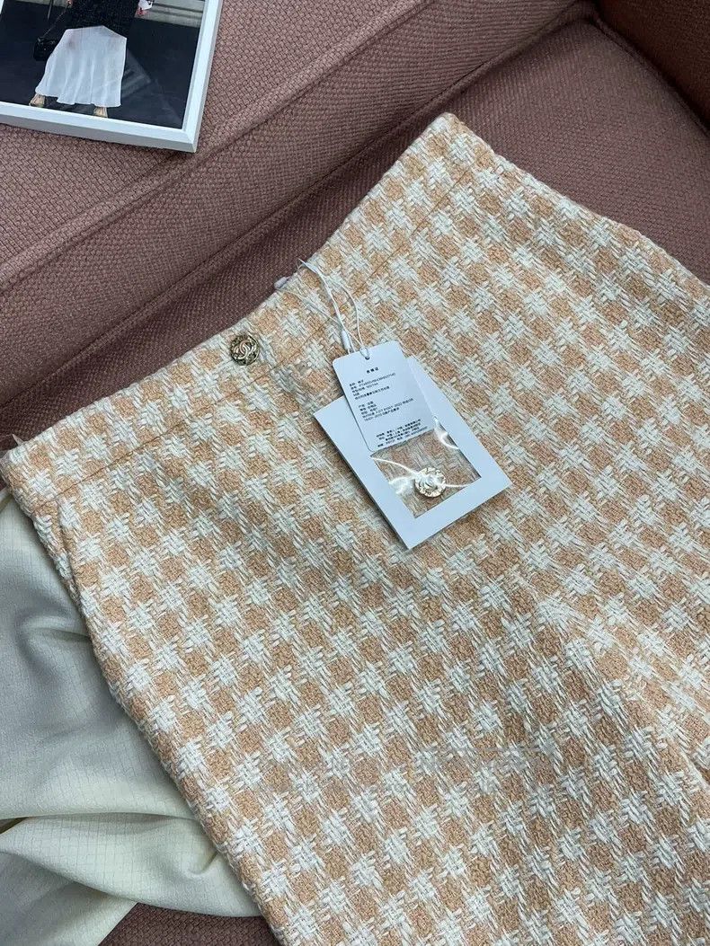 Chanel Chanel 23S spring and summer orange plaid tweed trousers c Size 26" / US 2 / IT 38 - 2 Thumbnail