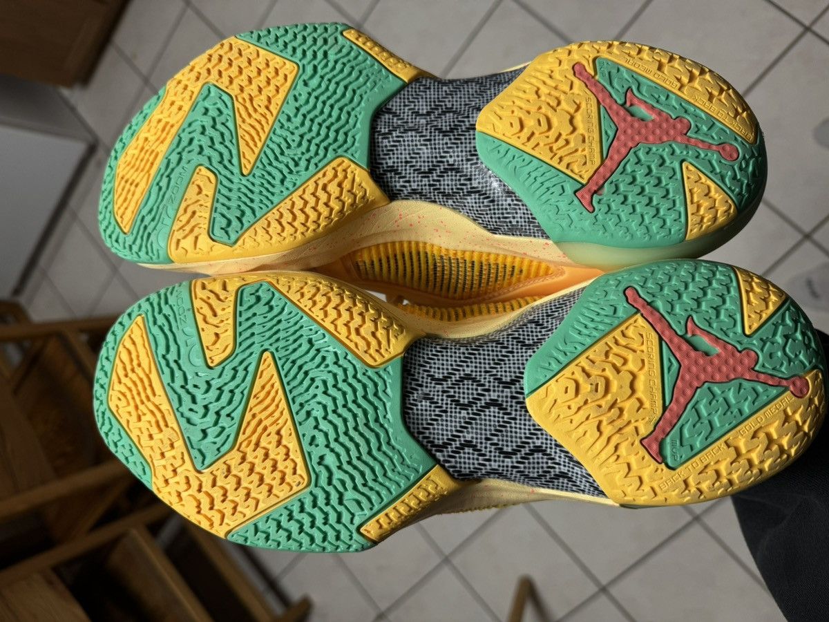 Jordan Brand × Nike EYBL Jordan 37 size 13 Size US 13 / EU 46 - 4 Thumbnail
