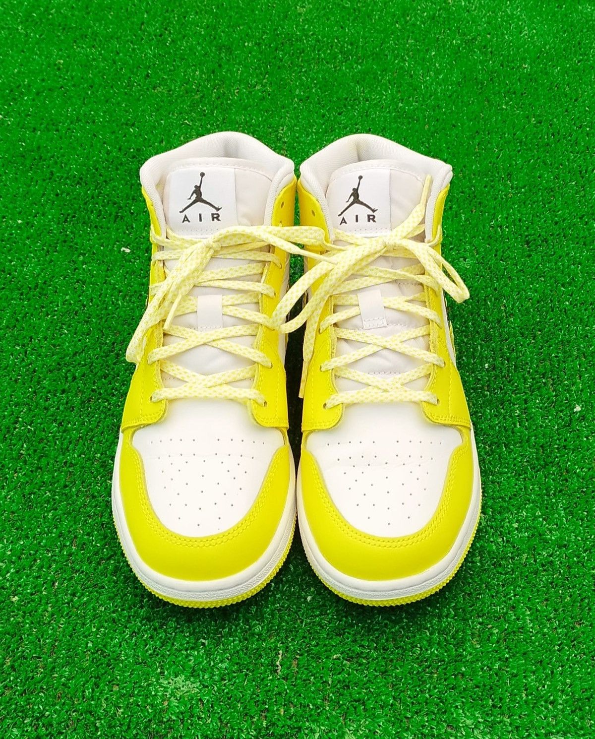 Jordan Brand Shoes Air Jordan 1 Mid Yellow Floral Size US 8 / IT 38 - 2 Thumbnail