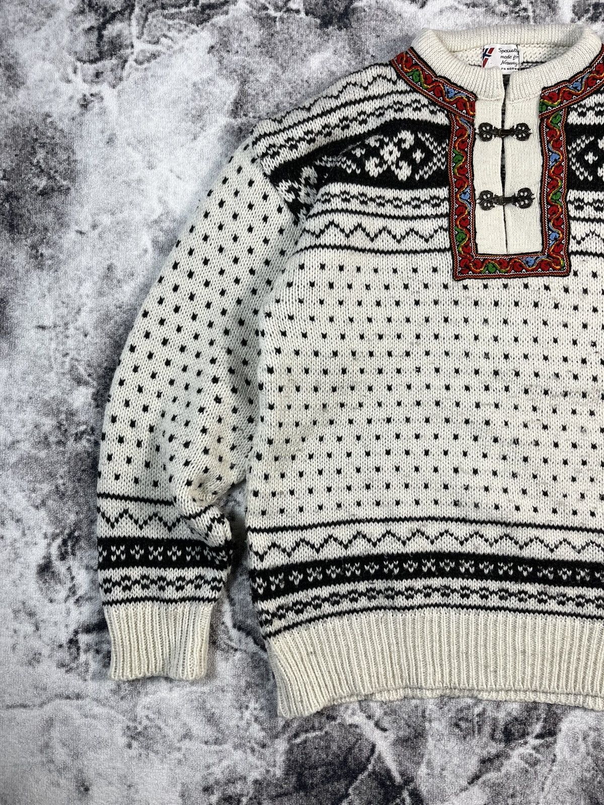 Vintage Norwegian Wool Knit Sweater Traditional Nordic Design XL XXL Size US XL / EU 56 / 4 - 2 Thumbnail