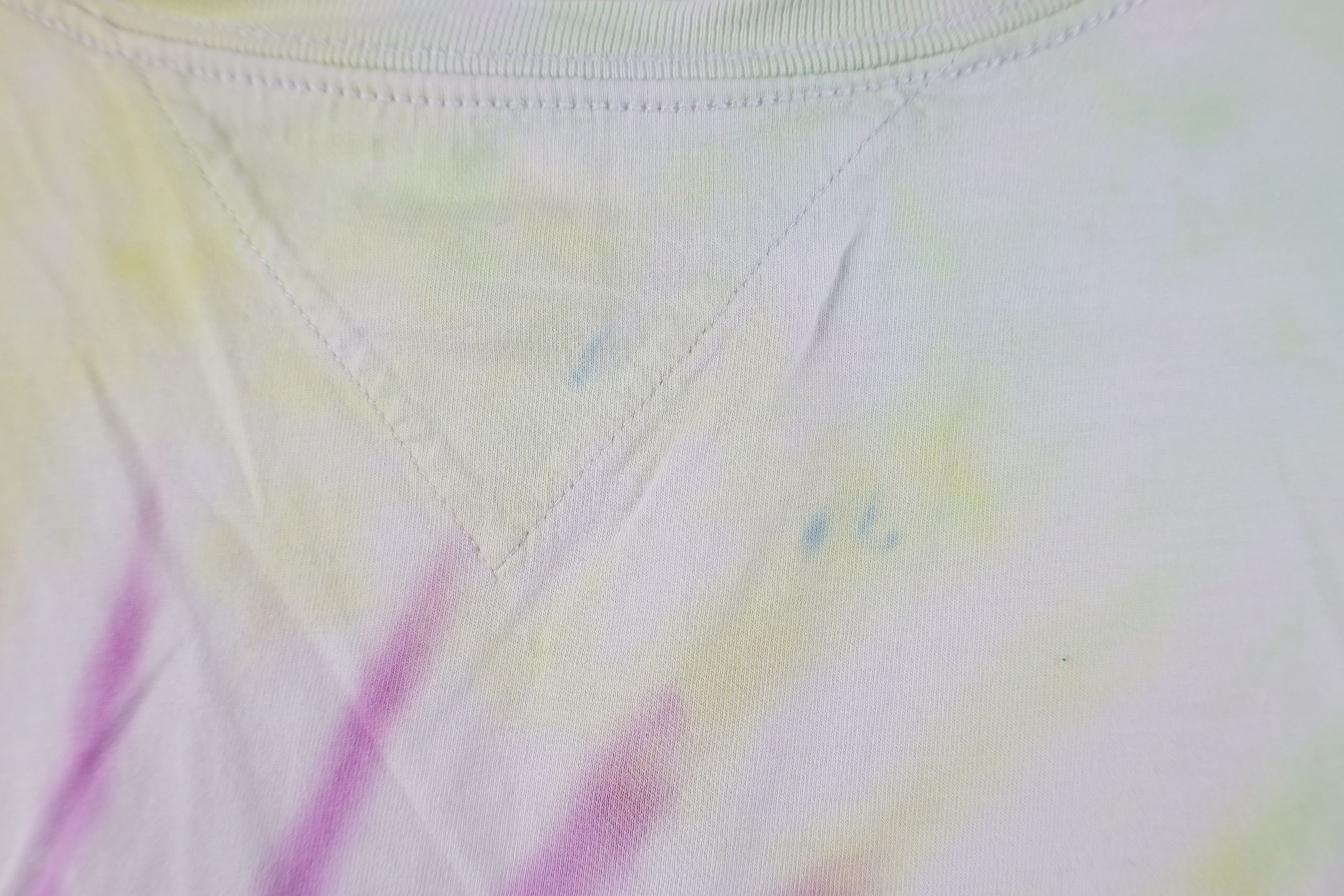 Tommy Hilfiger Vintage Y2K Tommy Hilfiger Rainbow Tie Dye Pocket T-Shirt Size US M / EU 48-50 / 2 - 12 Thumbnail