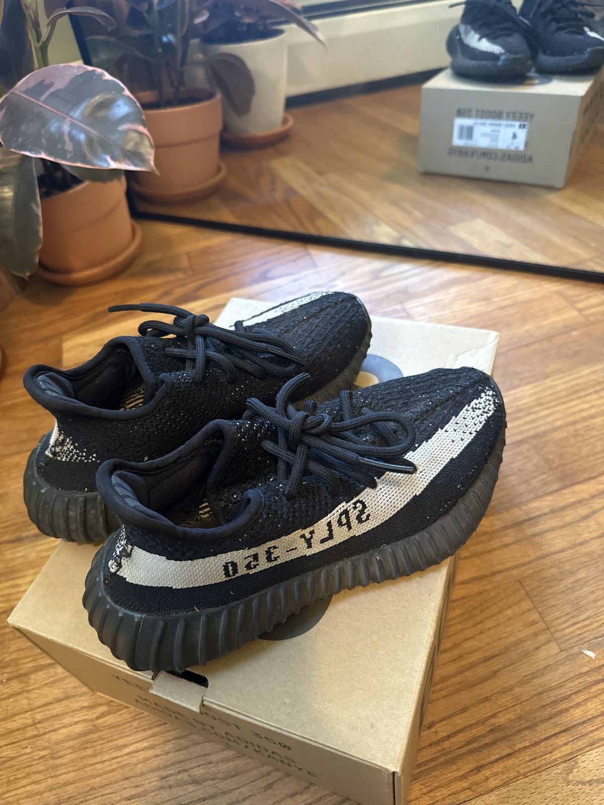 Yeezy Yeezy Boost 350 V2 'Oreo' Size US 4 / IT 34 - 2 Thumbnail
