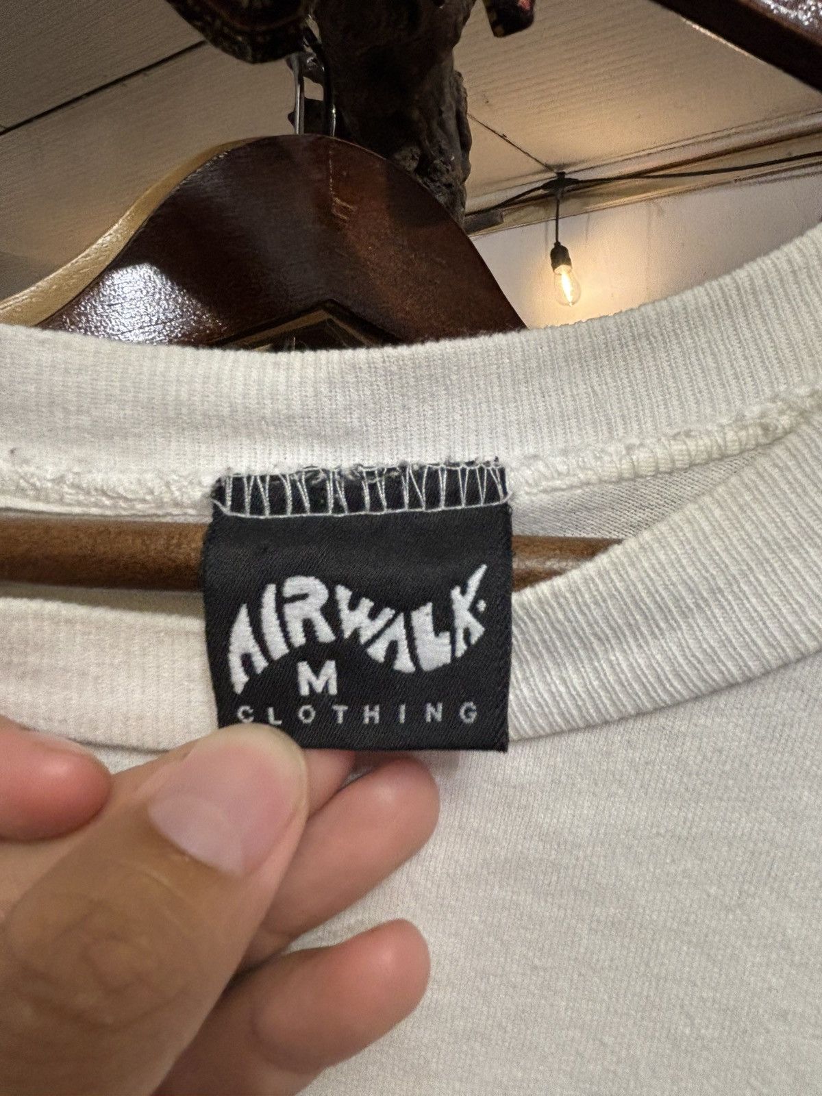 Airwalk Airwalk vintage big spell out logo Size US L / EU 52-54 / 3 - 3 Thumbnail