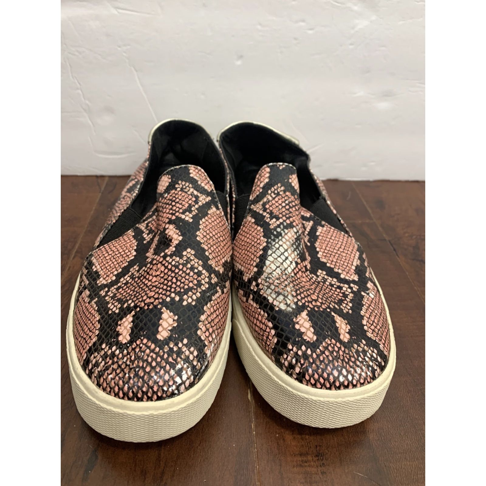 Cole Haan Cole Haan Women's Grandpro Spectator Slip On Sneaker Coral Snake Print 7.5 B Leather Multicolor Snake Print Casual Shoes Preschool? Size US 8 / IT 38 - 2 Thumbnail