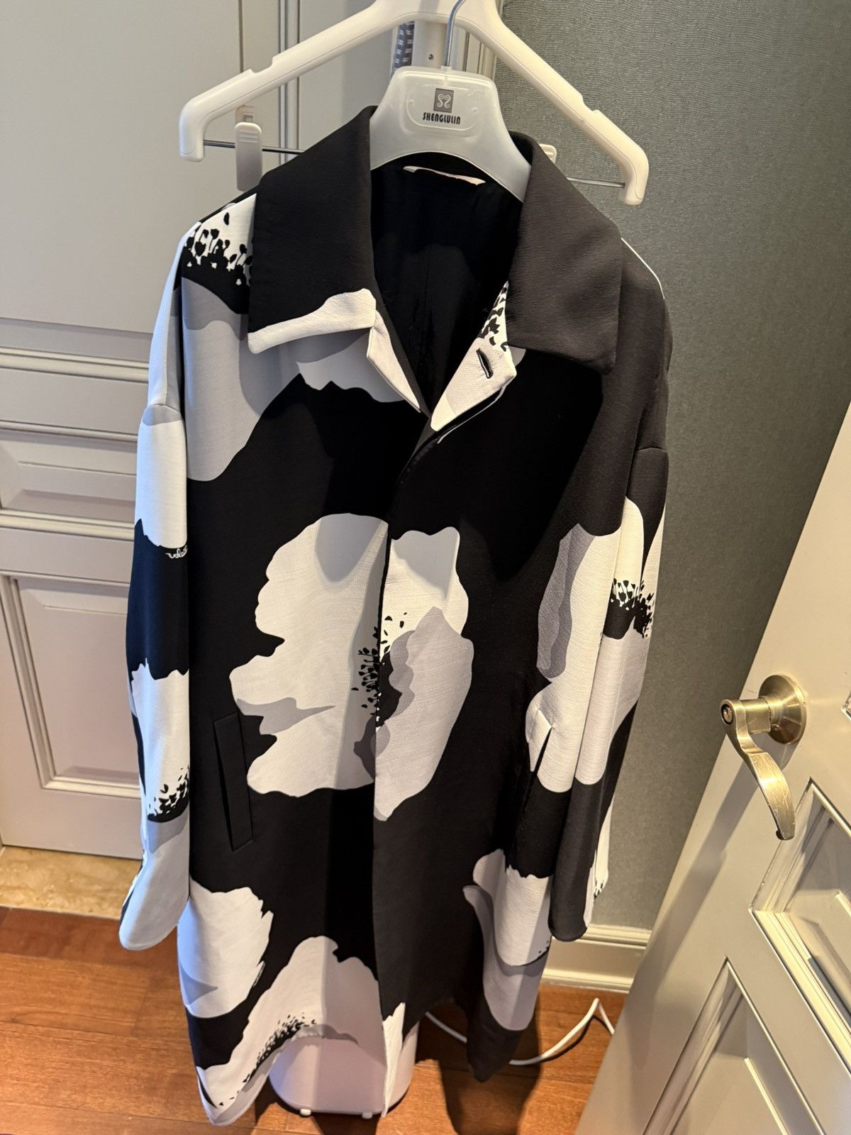Valentino Flower portrait overcoat size 46 Size US S / EU 44-46 / 1 - 16 Thumbnail