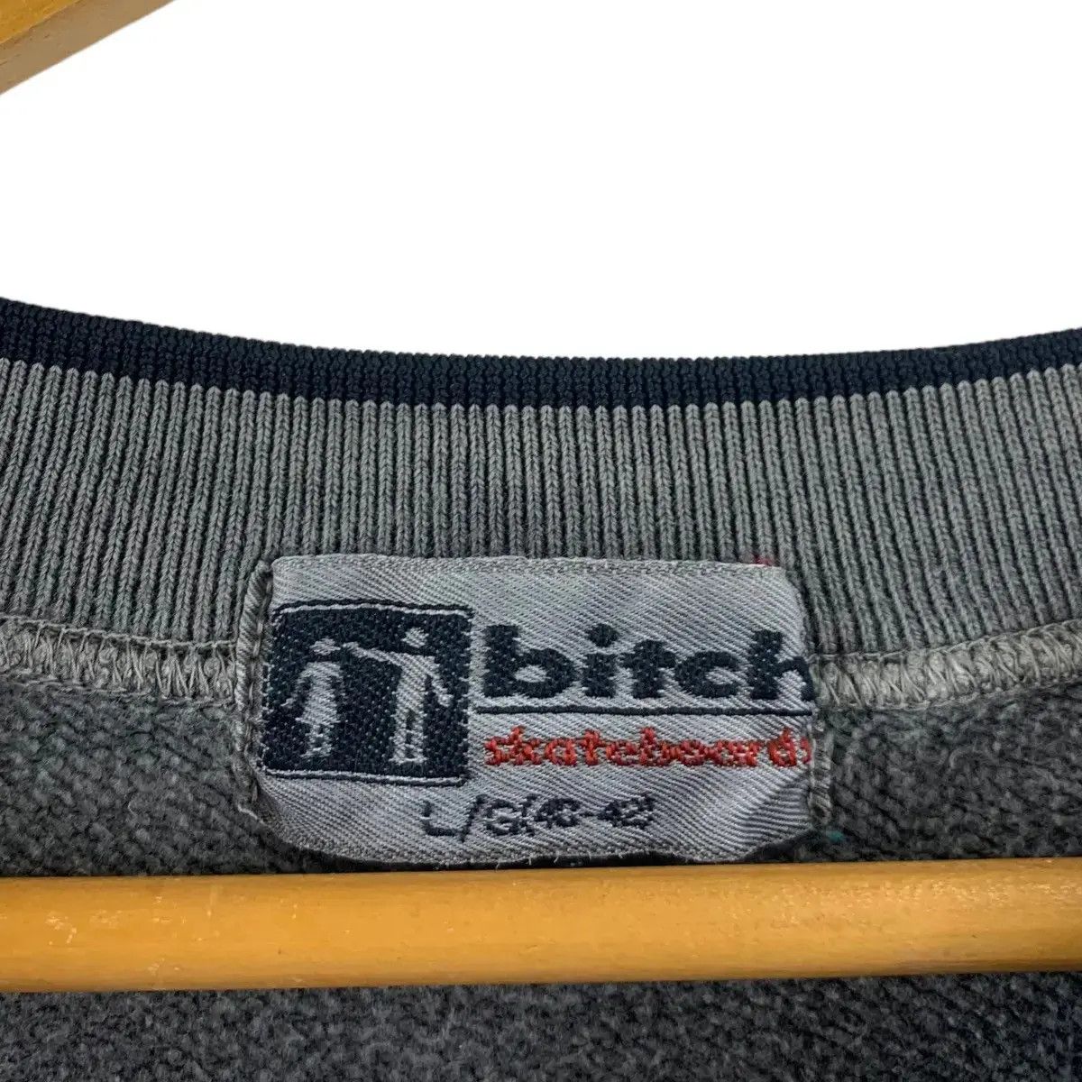 Vintage Vintage BITCH SKATEBOARDS Hip Hop Rap Rebel Sweatshirt Size US L / EU 52-54 / 3 - 5 Thumbnail